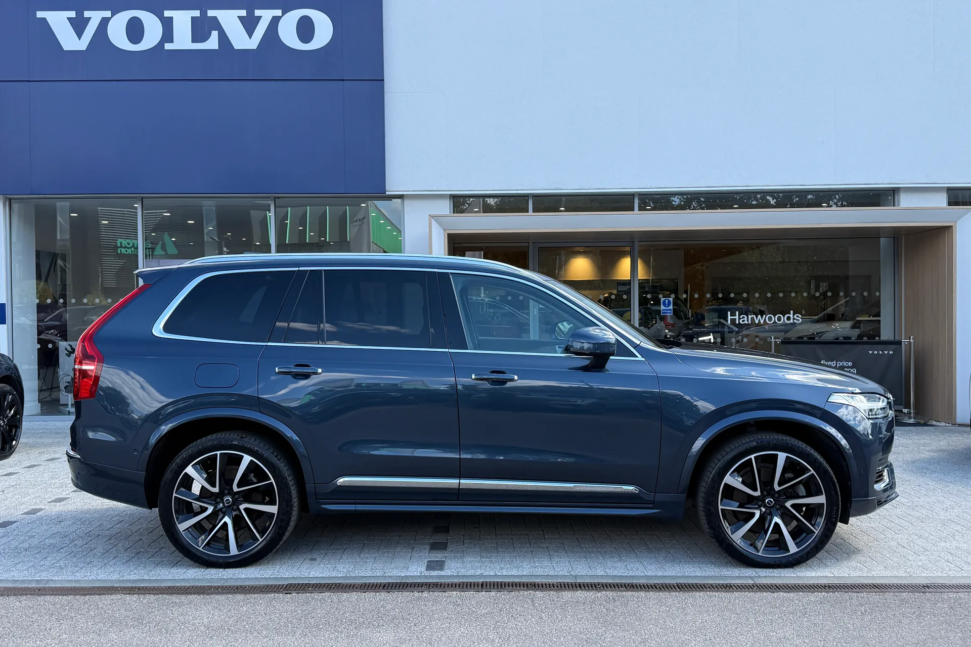 Volvo XC90 thumbnail image number 2
