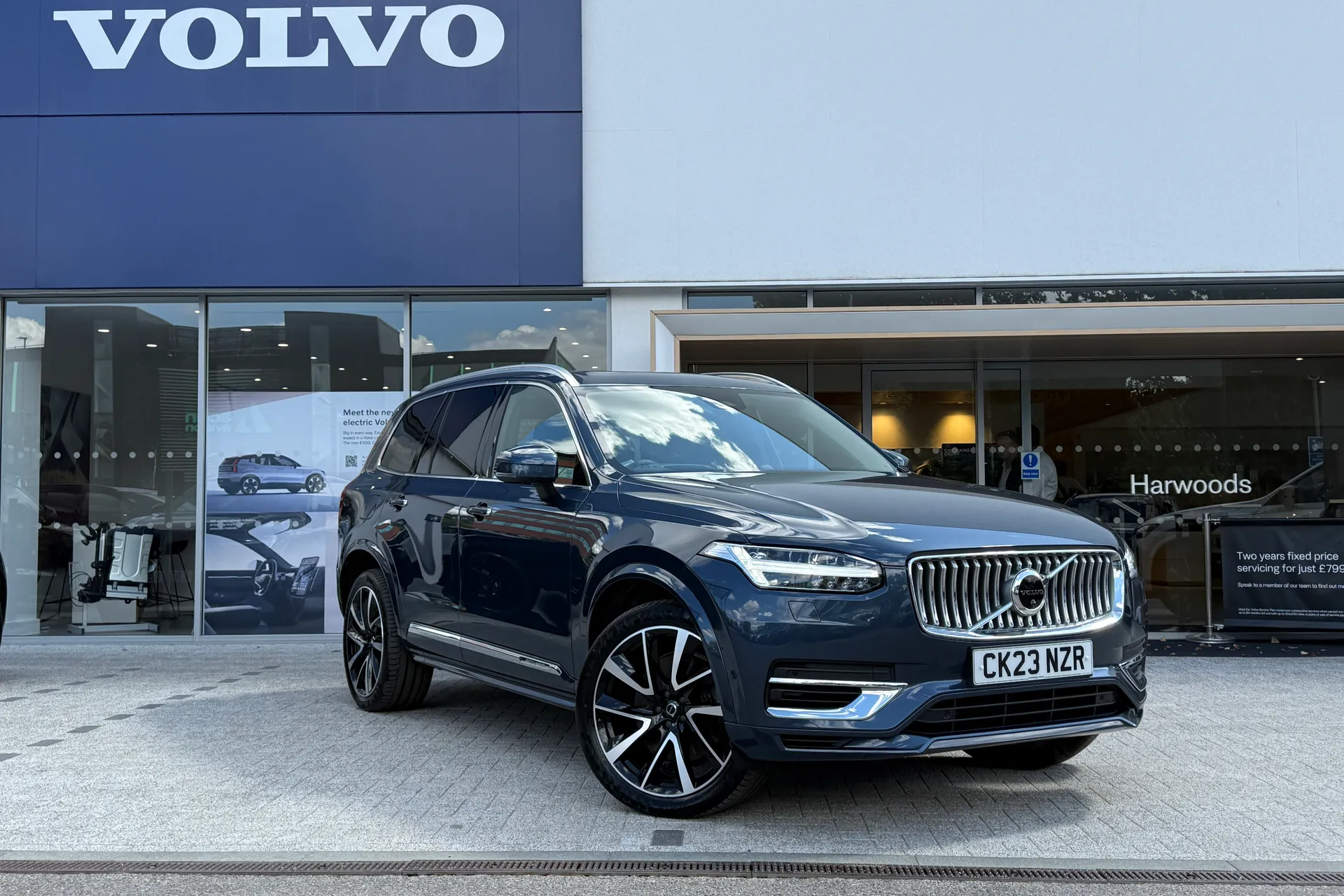 Volvo XC90 focused image