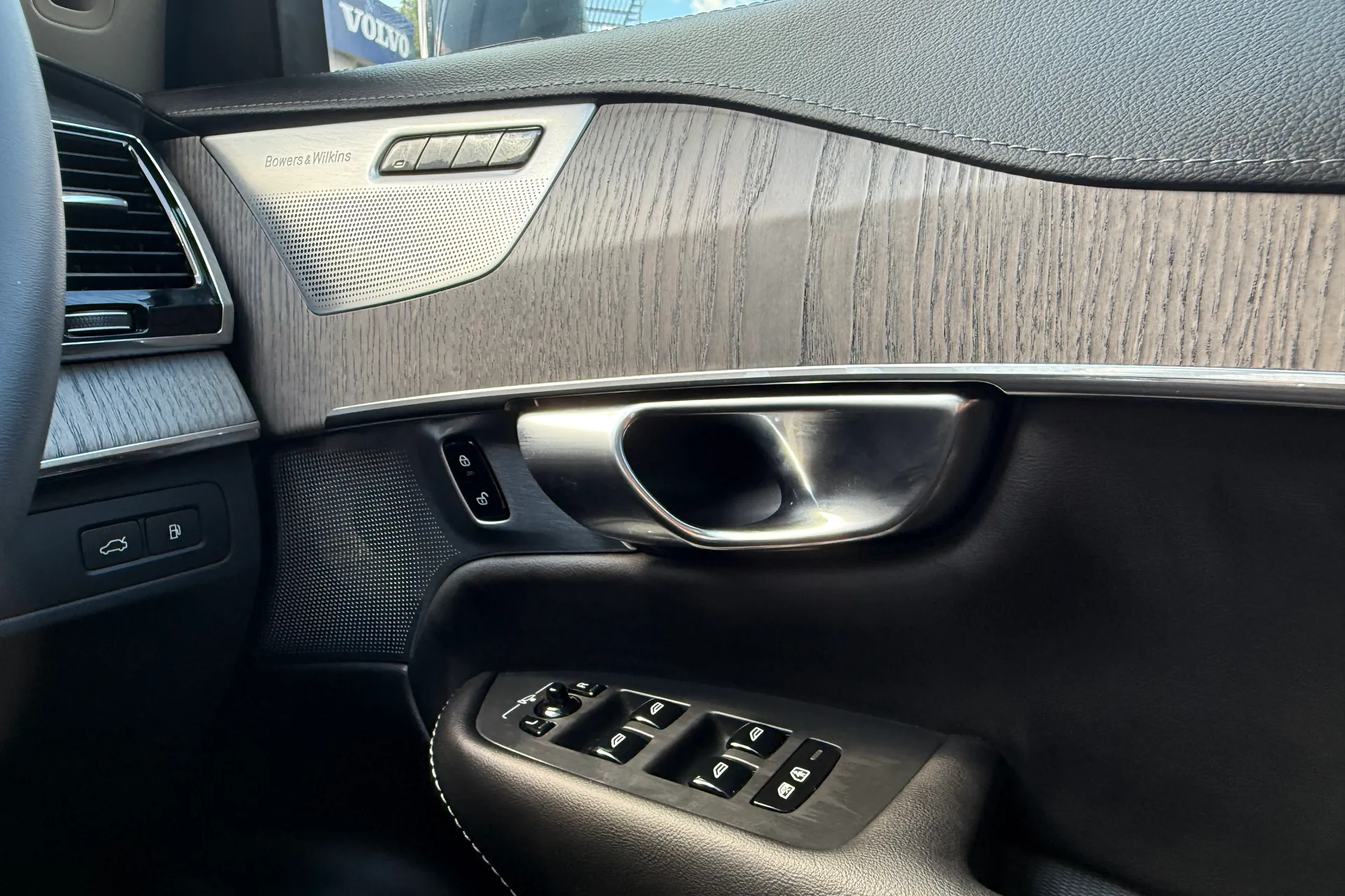 Volvo XC90 thumbnail image number 44