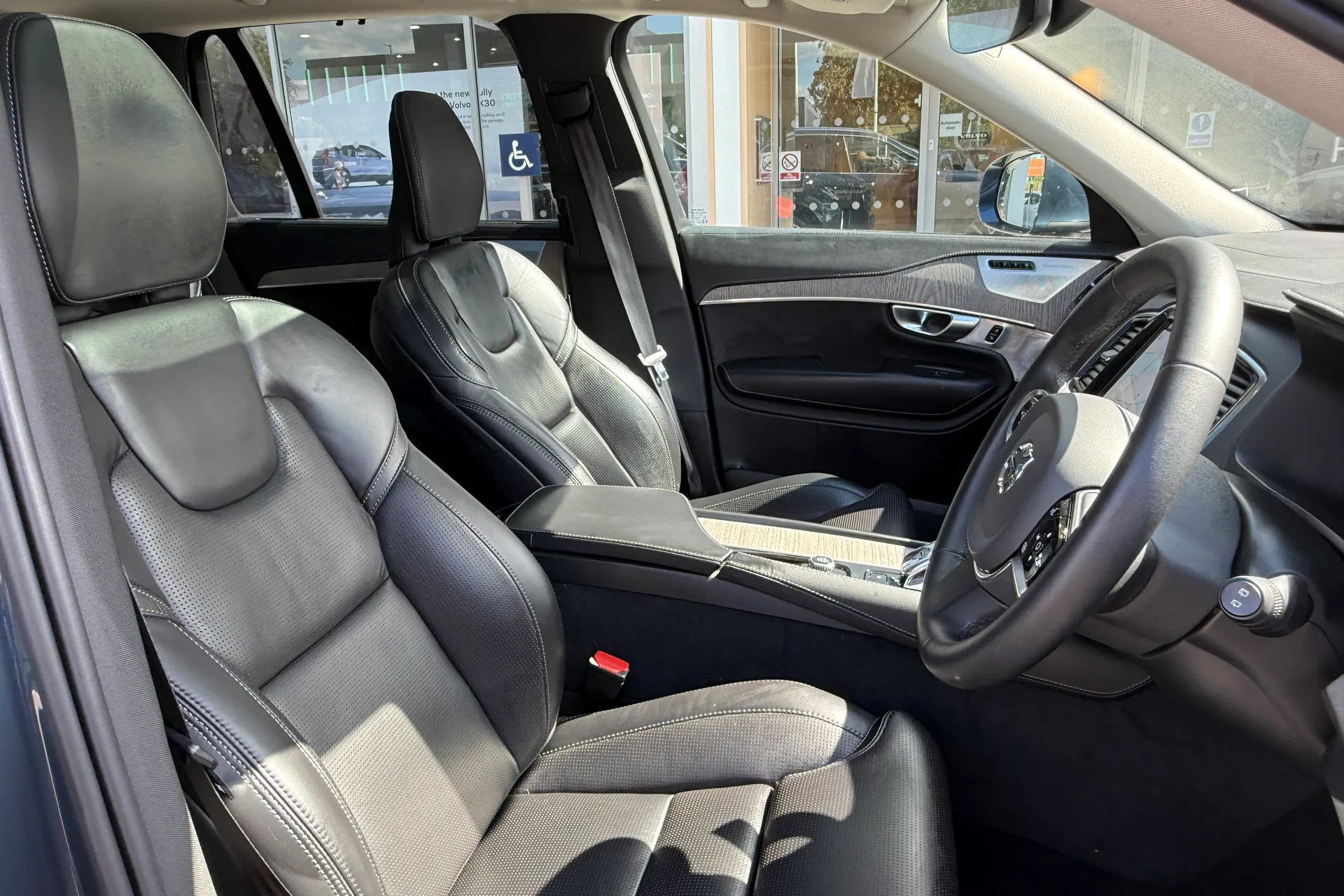 Volvo XC90 thumbnail image number 28