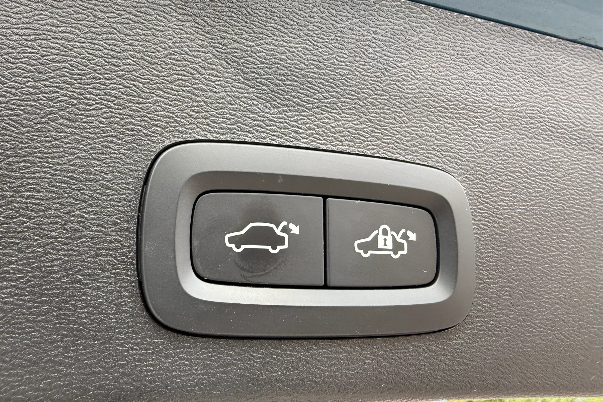 Volvo XC40 thumbnail image number 21