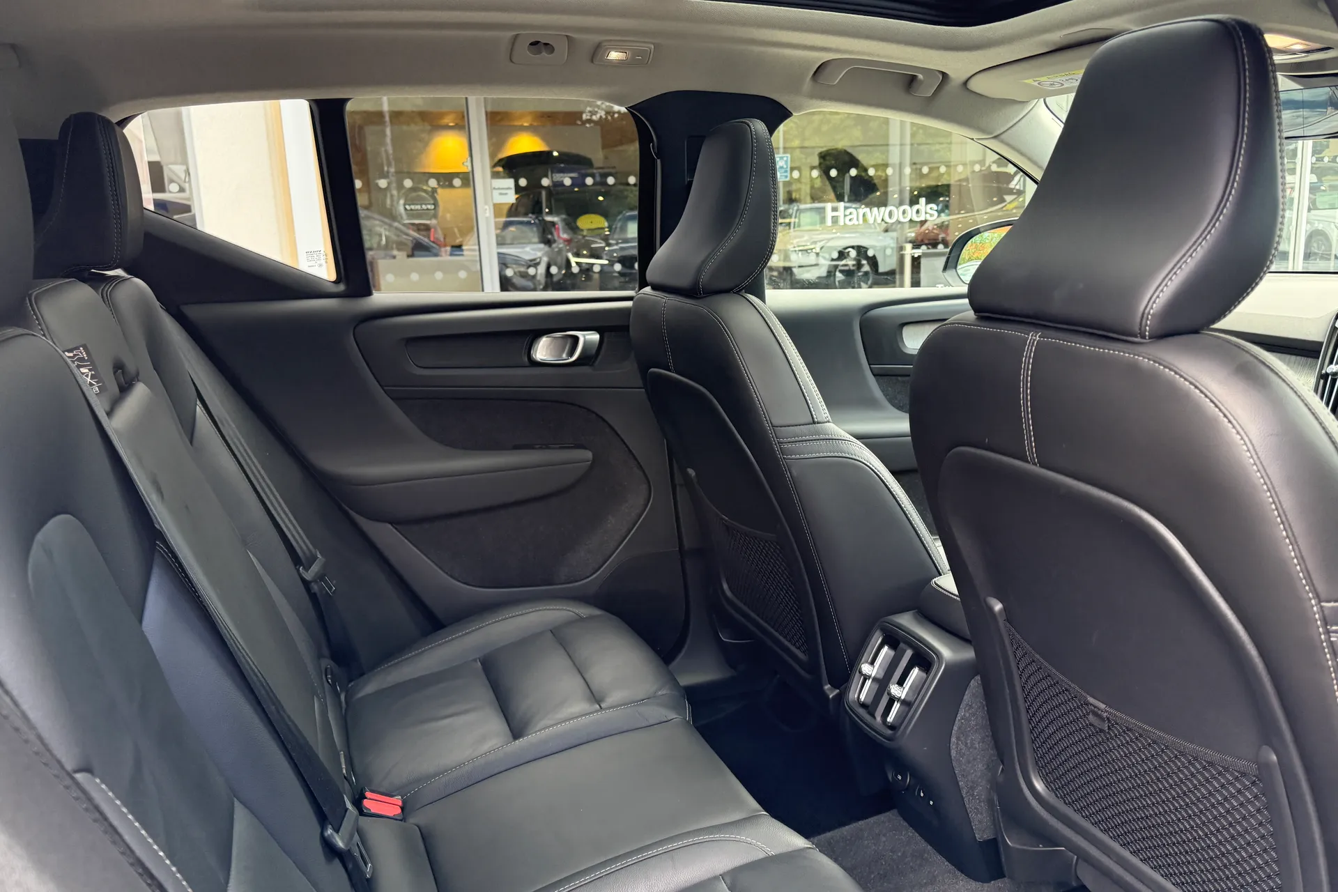 Volvo XC40 thumbnail image number 23
