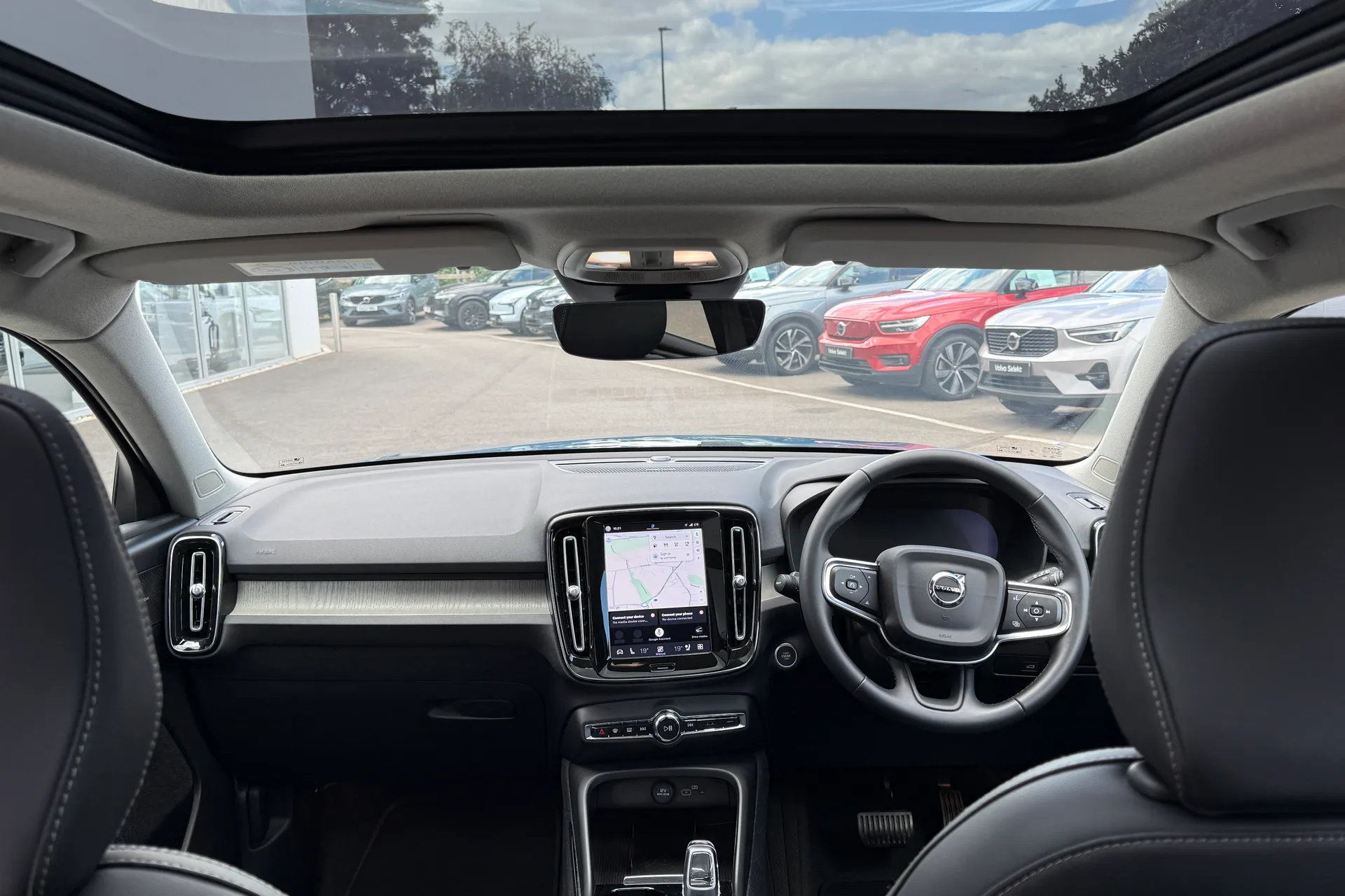 Volvo XC40 thumbnail image number 3