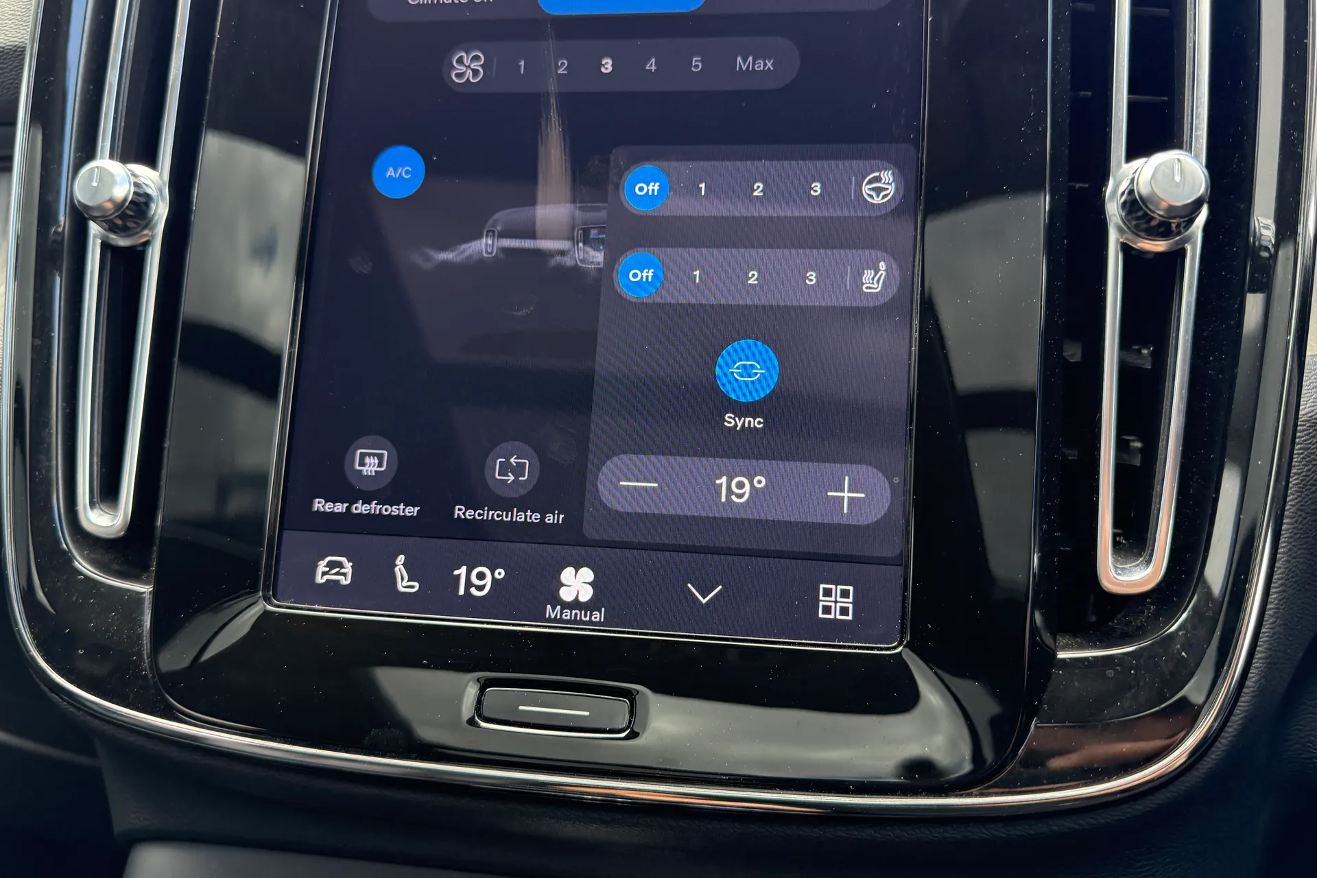 Volvo XC40 thumbnail image number 39