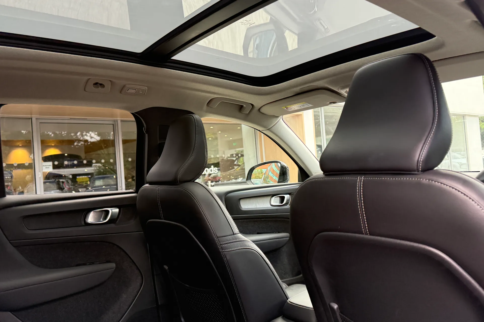 Volvo XC40 thumbnail image number 24