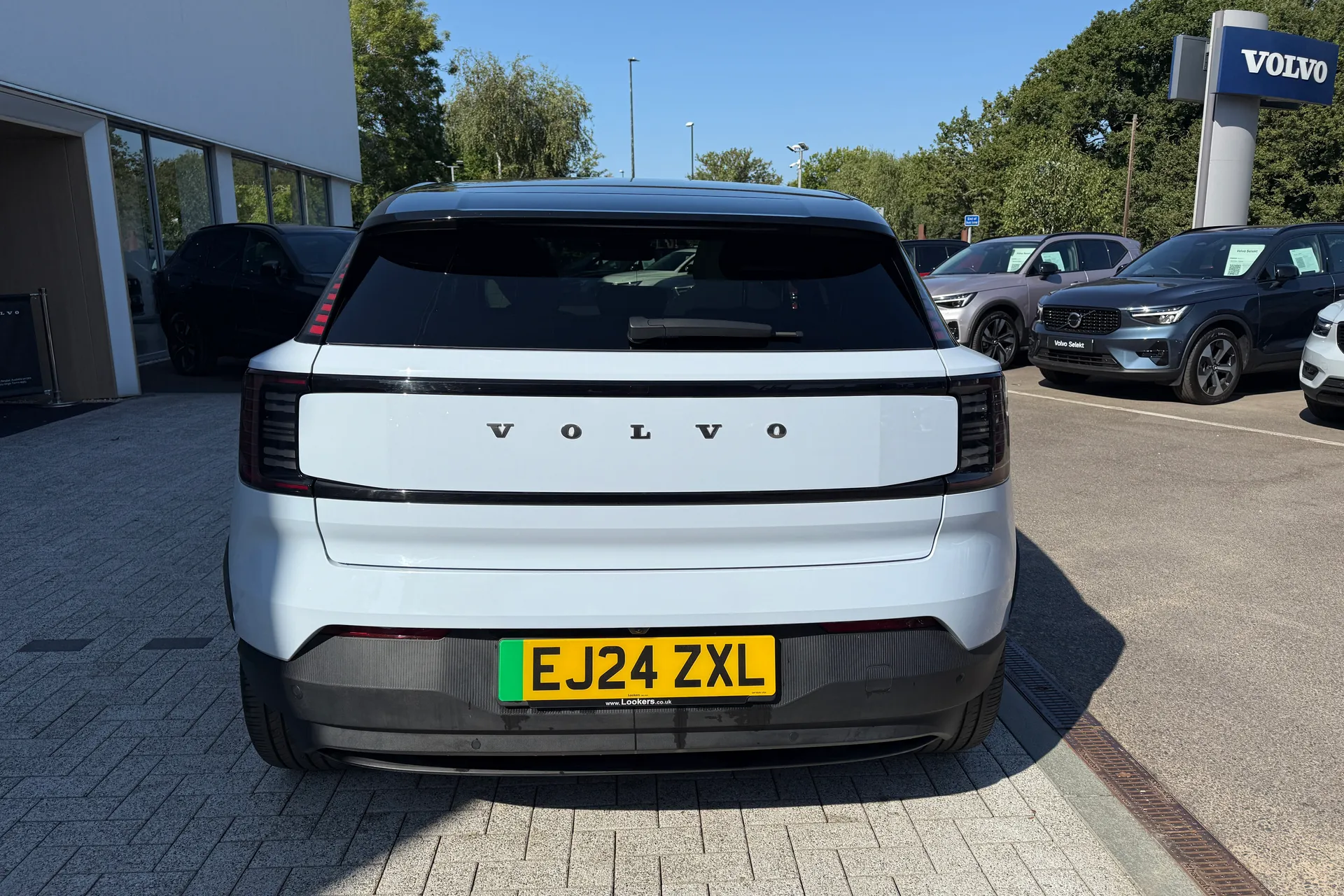 Volvo EX30 thumbnail image number 9
