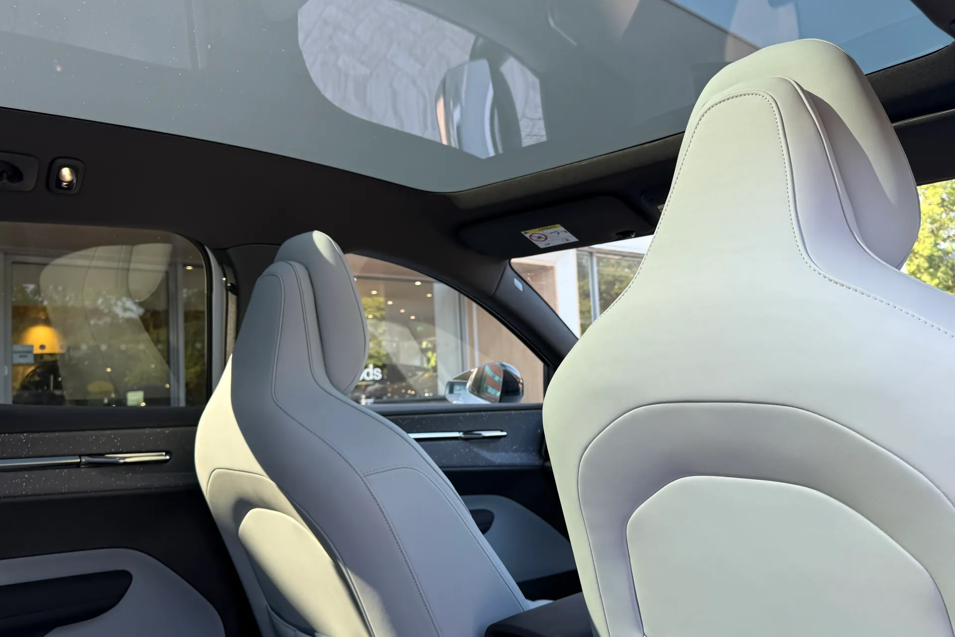 Volvo EX30 thumbnail image number 24