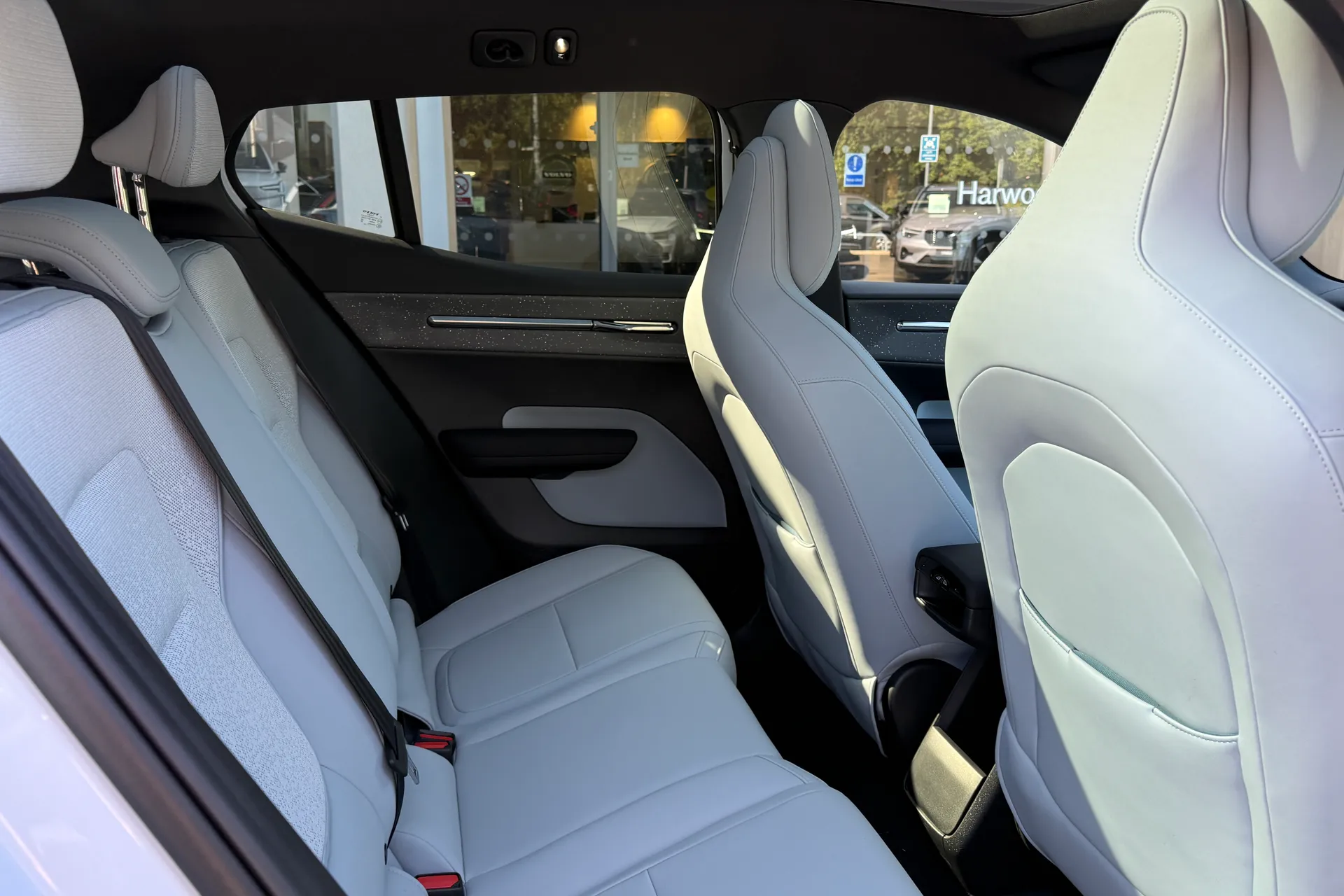 Volvo EX30 thumbnail image number 23