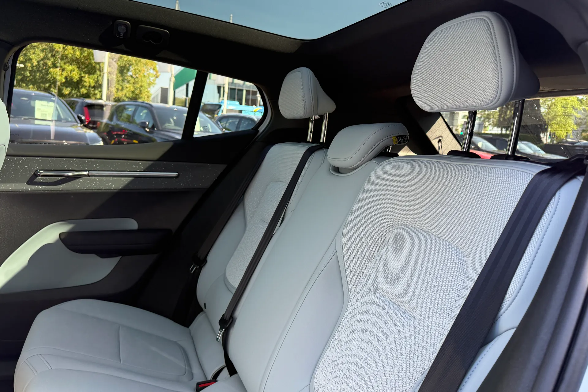 Volvo EX30 thumbnail image number 31