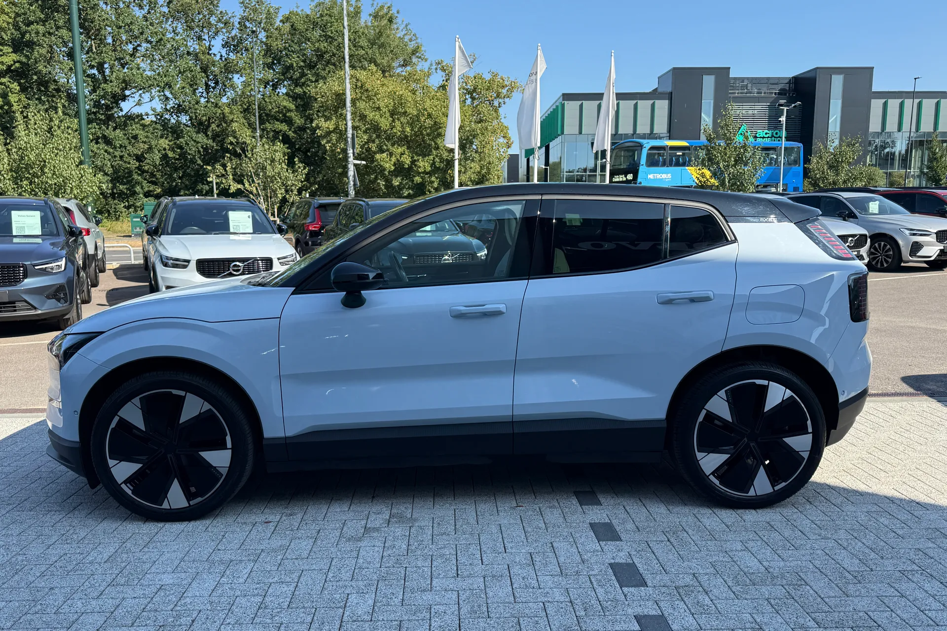 Volvo EX30 thumbnail image number 11