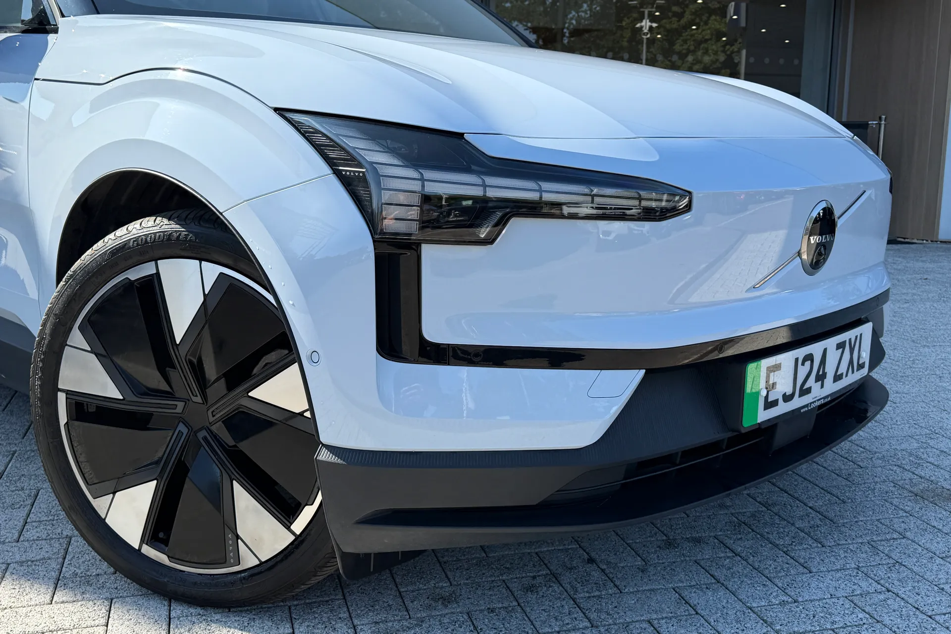 Volvo EX30 thumbnail image number 7