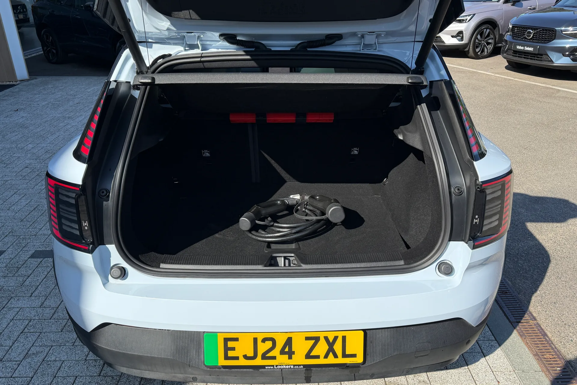 Volvo EX30 thumbnail image number 20