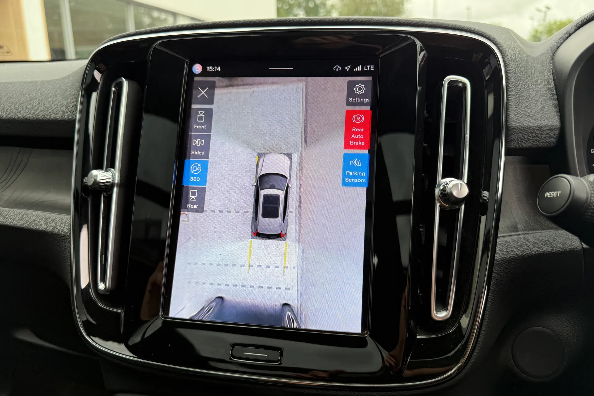 Volvo XC40 thumbnail image number 4