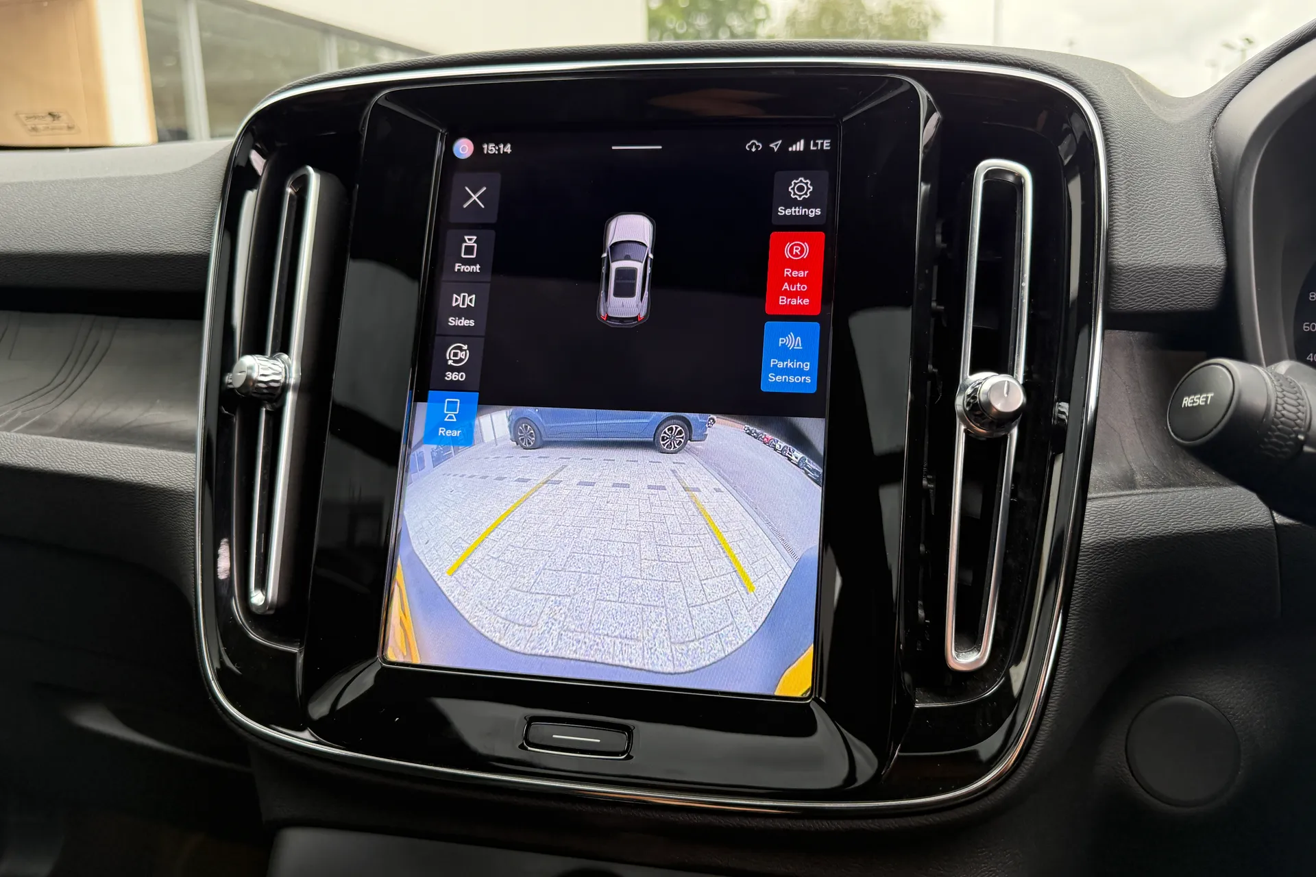 Volvo XC40 thumbnail image number 38