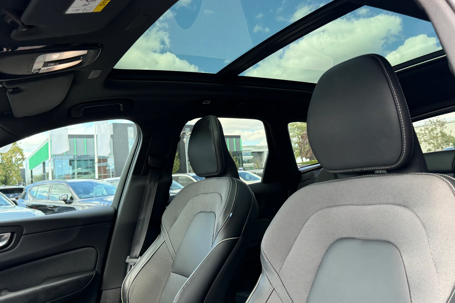 Volvo XC60 thumbnail image number 28