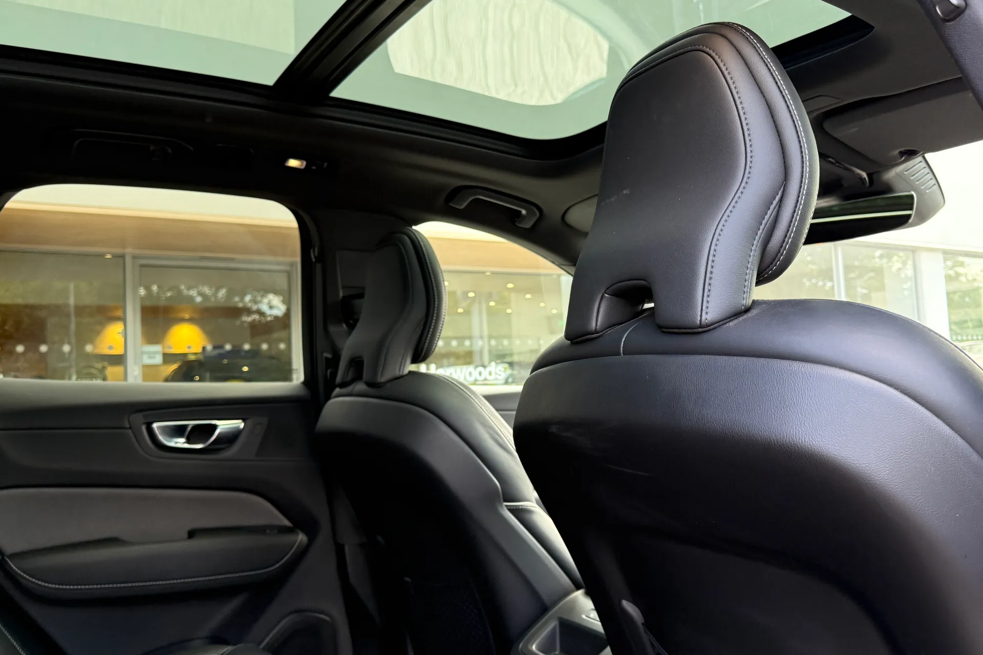 Volvo XC60 thumbnail image number 24