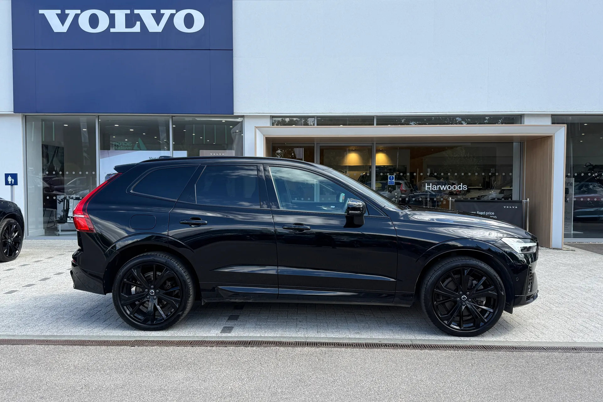 Volvo XC60 thumbnail image number 2