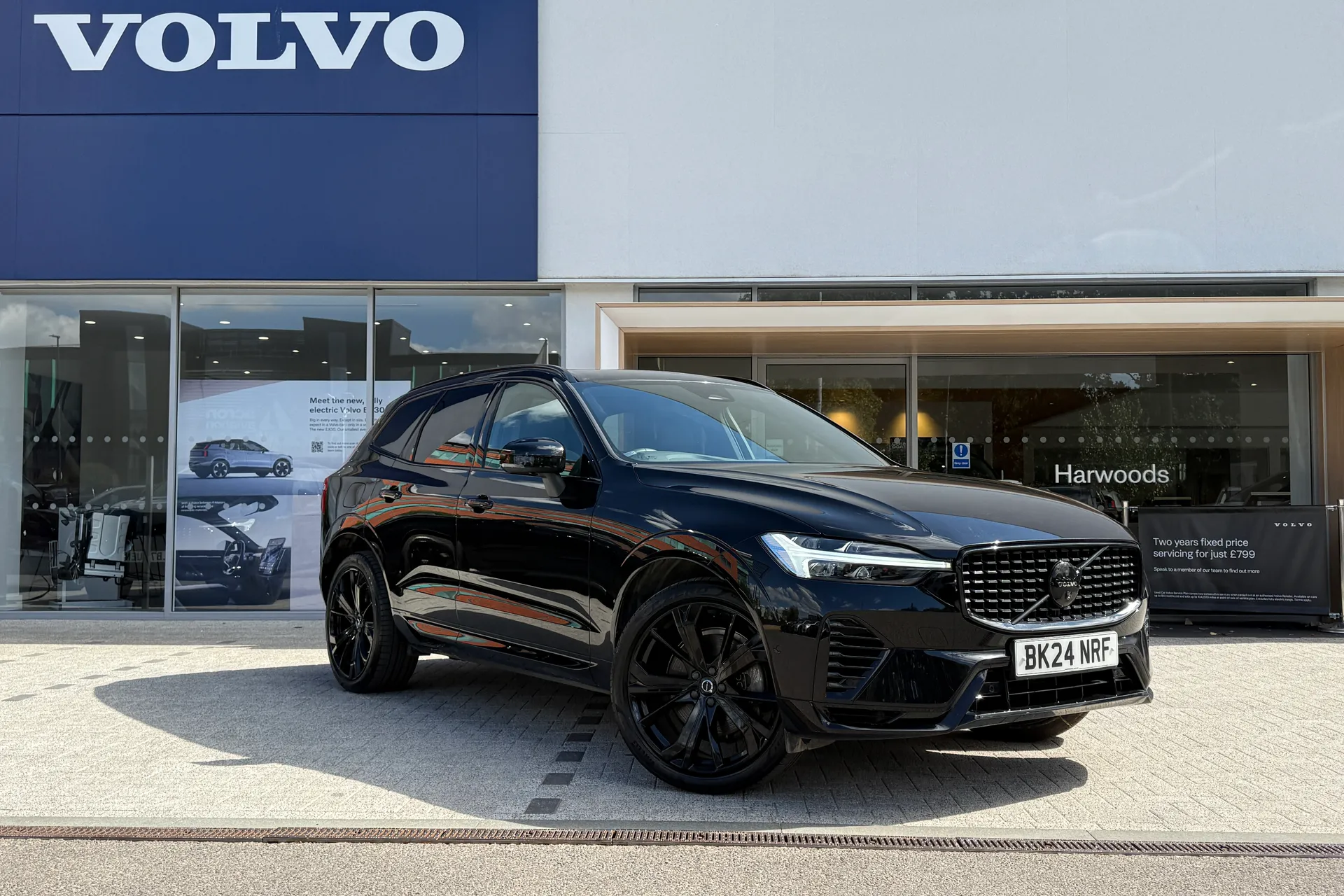 Volvo XC60 focused image