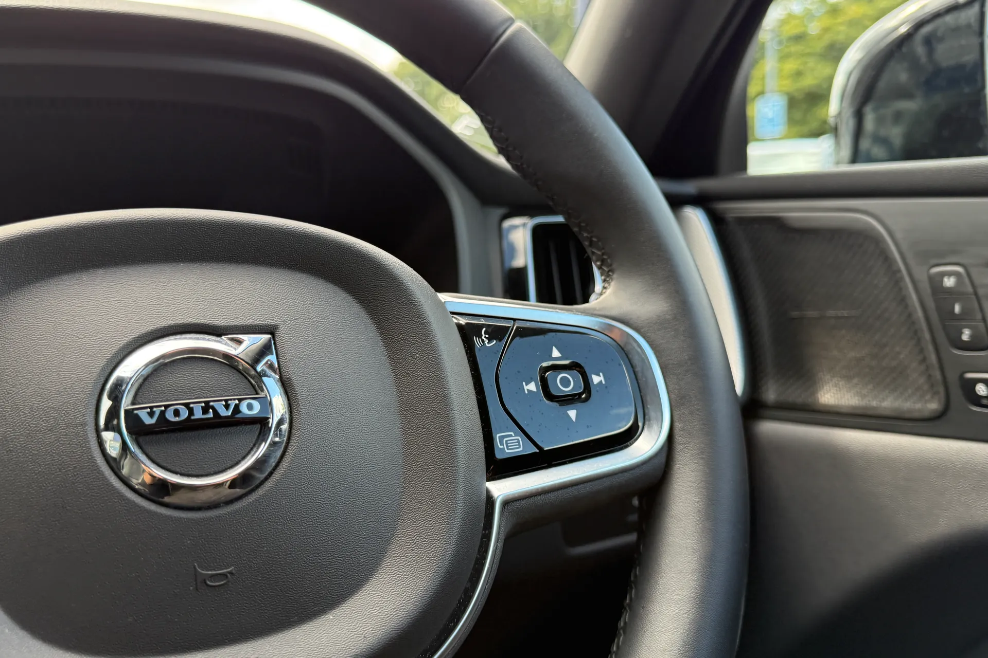 Volvo XC60 thumbnail image number 36