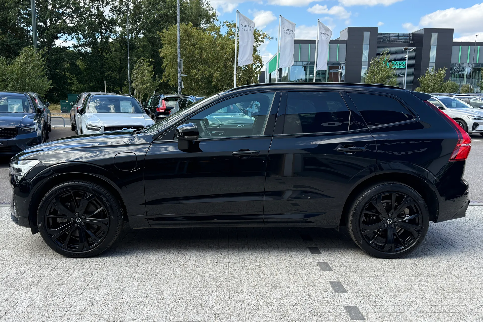 Volvo XC60 thumbnail image number 11