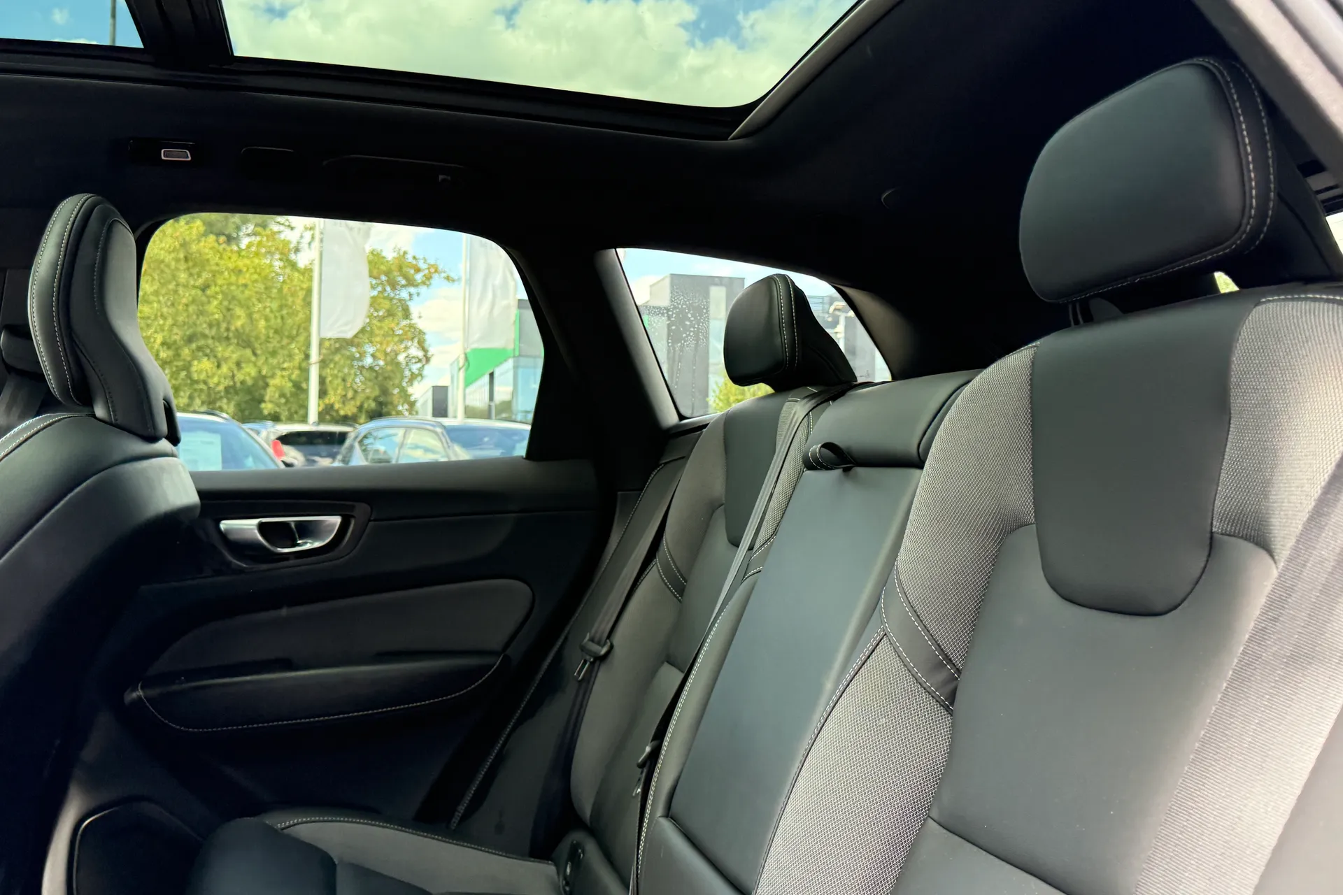 Volvo XC60 thumbnail image number 30