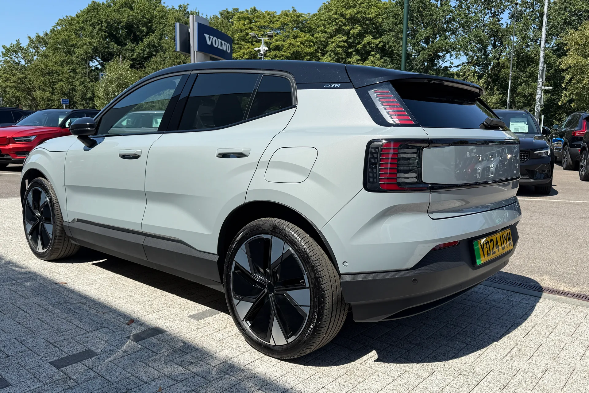 Volvo EX30 thumbnail image number 10