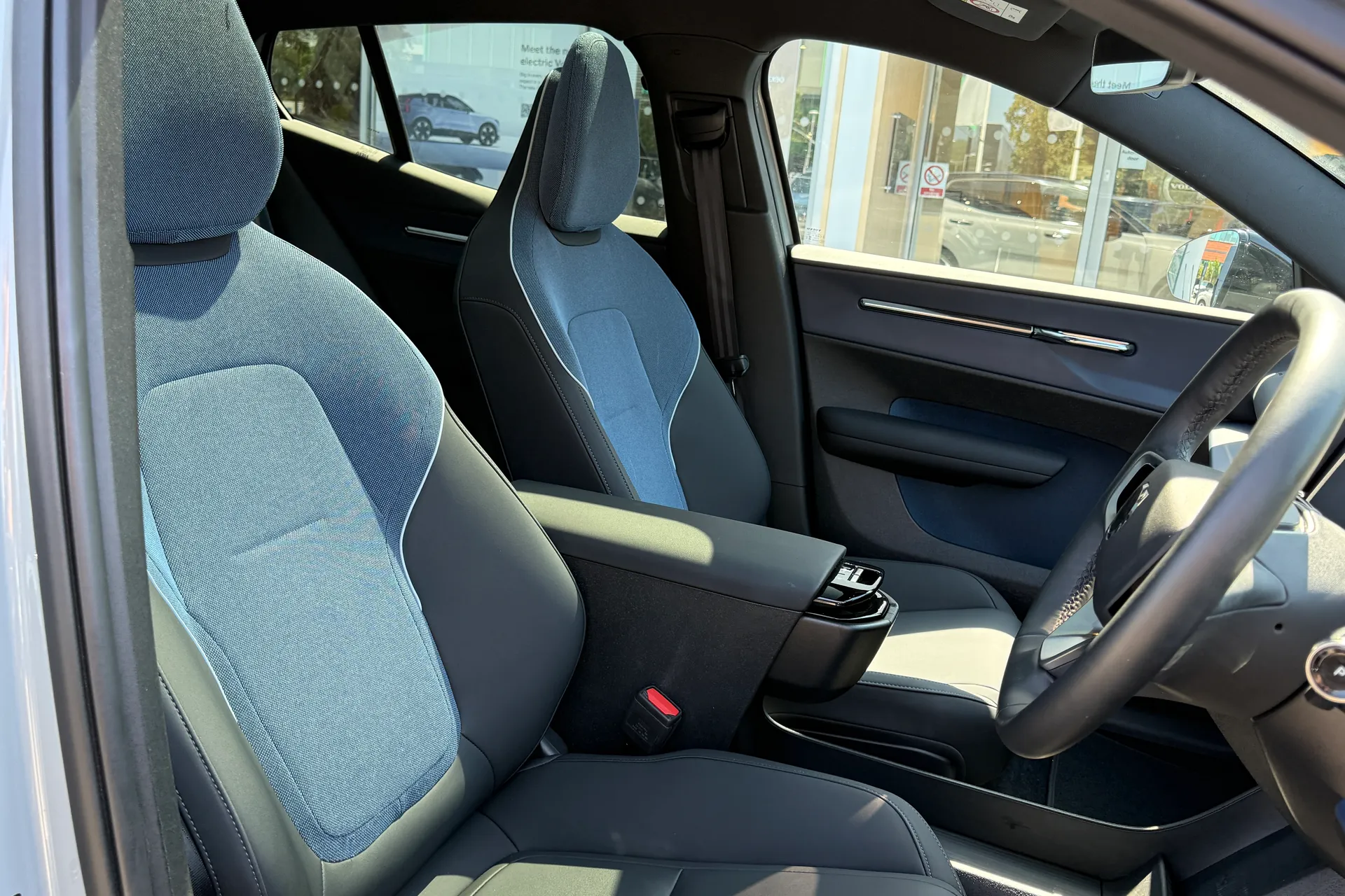 Volvo EX30 thumbnail image number 25