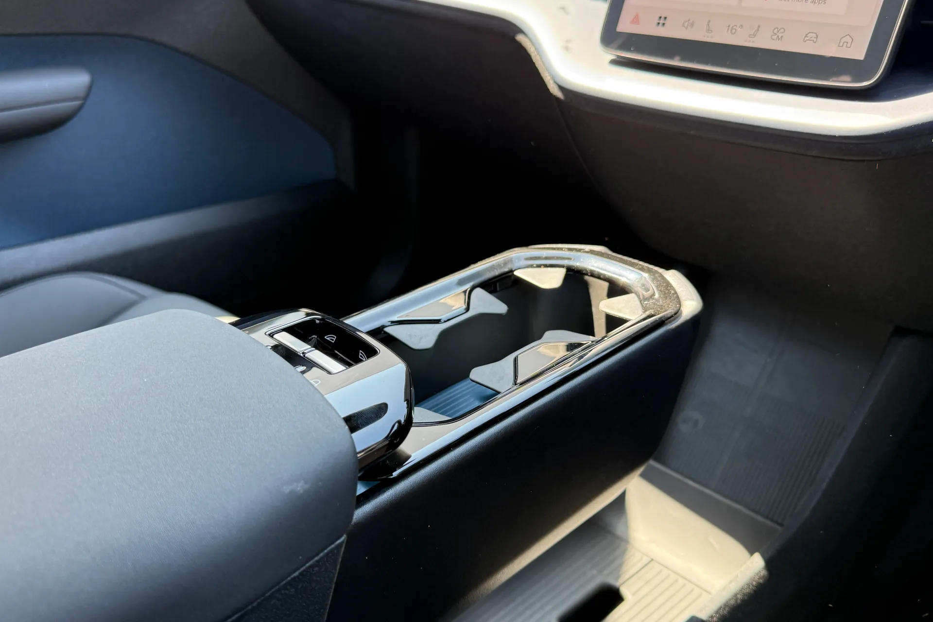 Volvo EX30 thumbnail image number 40