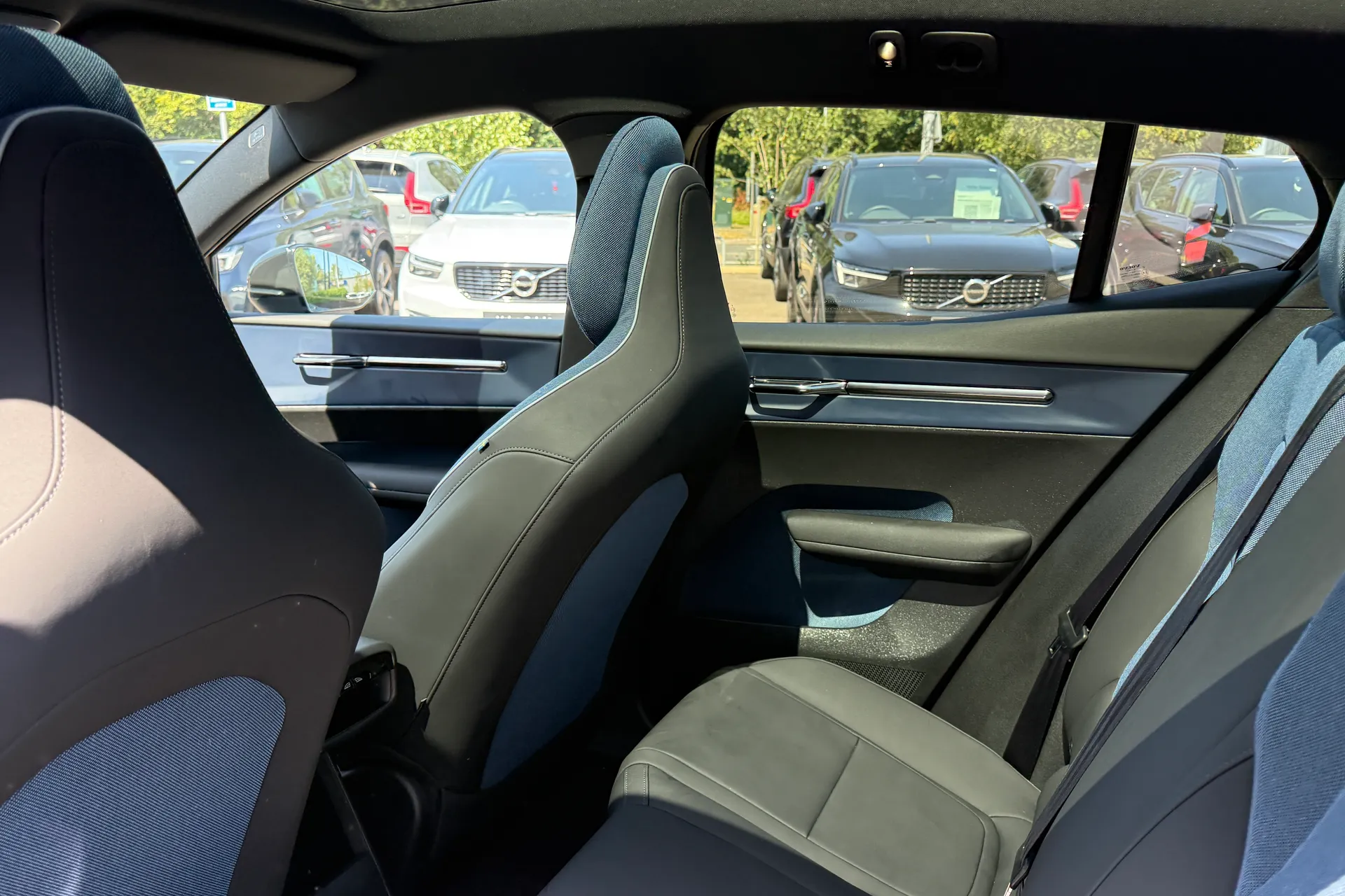 Volvo EX30 thumbnail image number 28