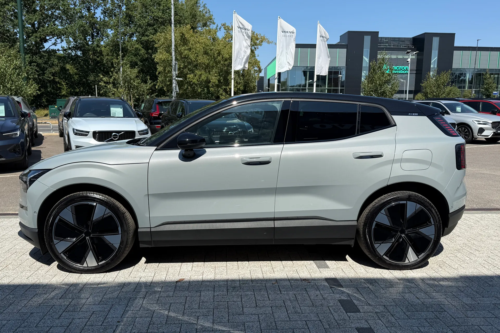 Volvo EX30 thumbnail image number 11