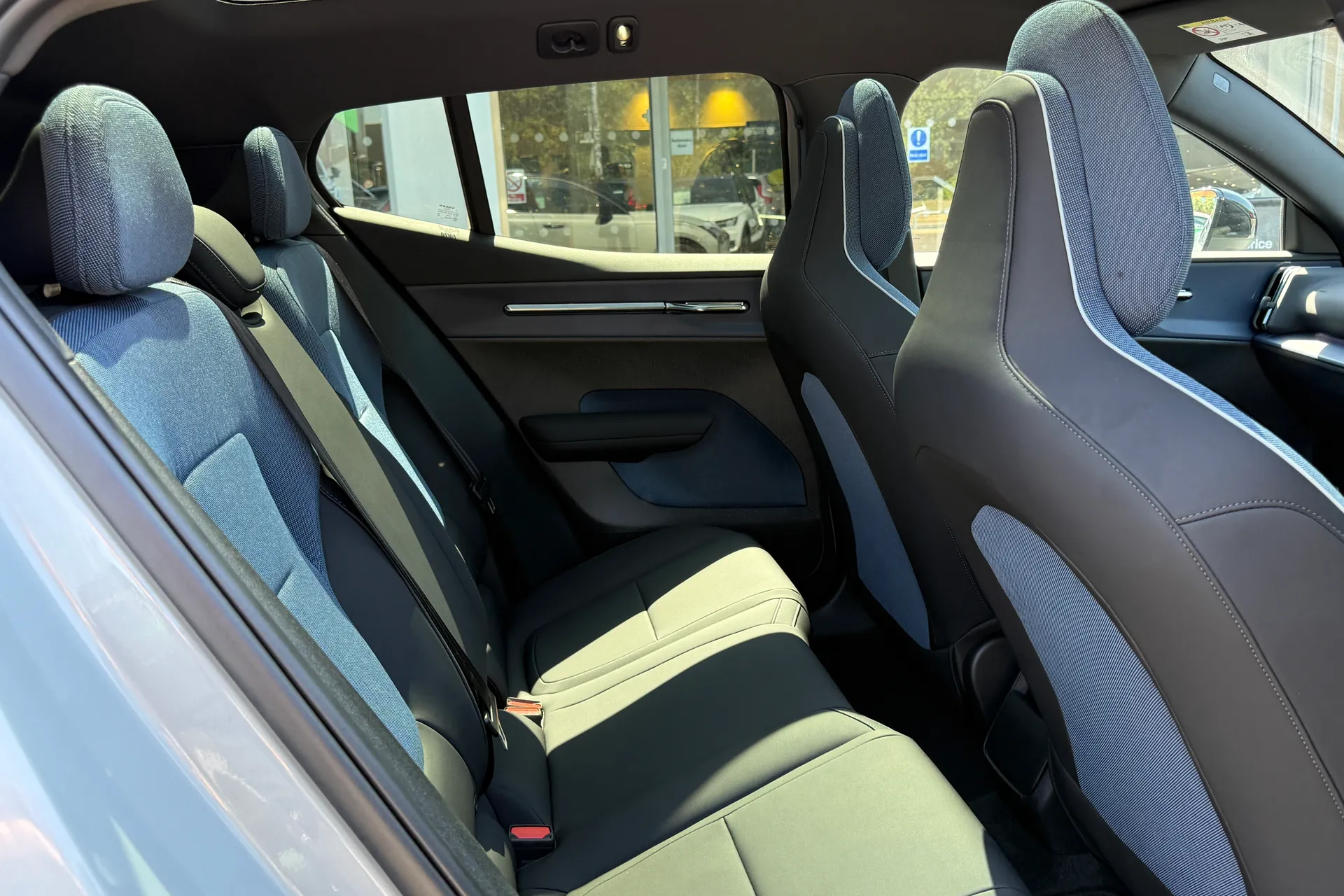 Volvo EX30 thumbnail image number 23