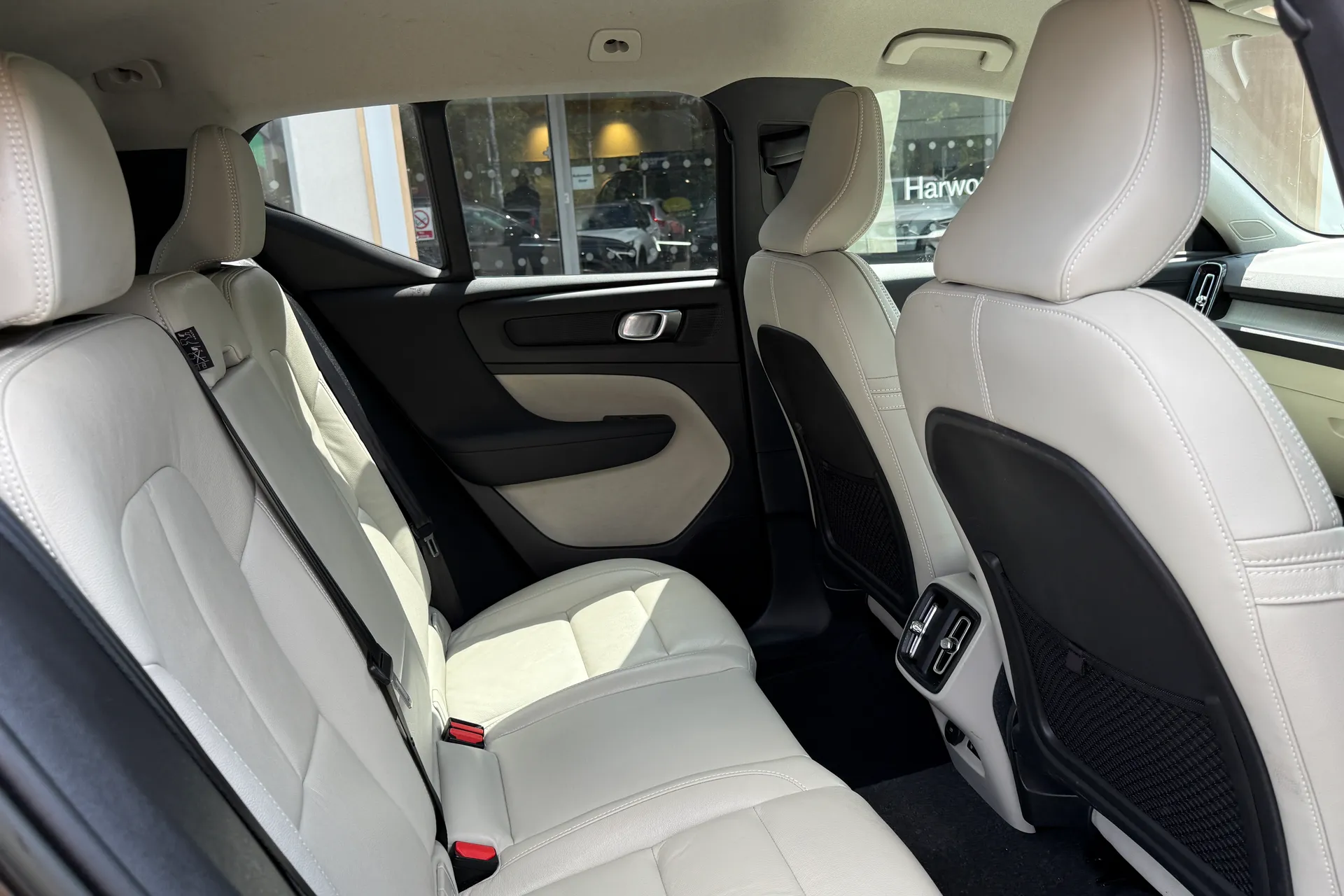 Volvo XC40 thumbnail image number 23