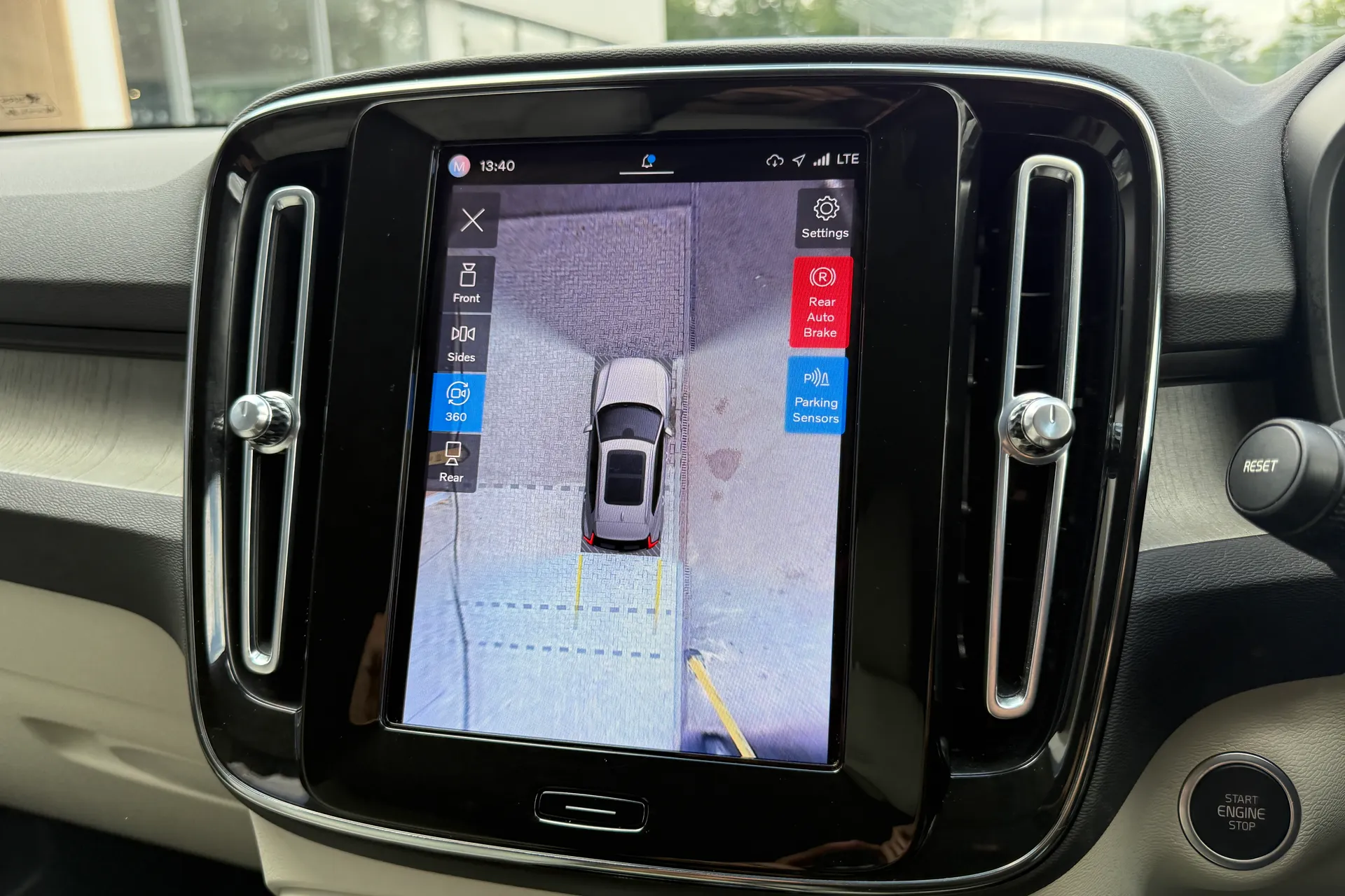Volvo XC40 thumbnail image number 4