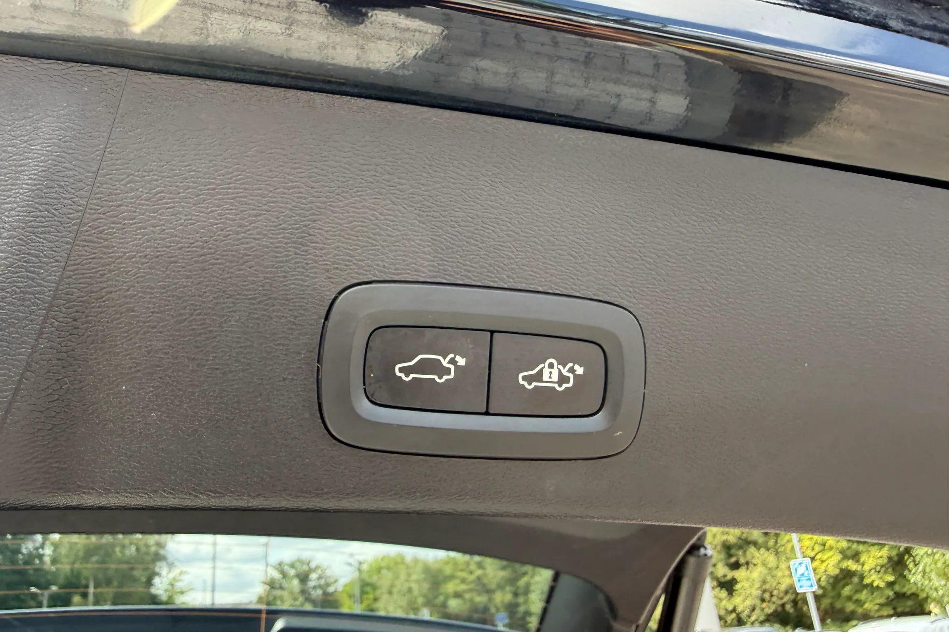 Volvo XC40 thumbnail image number 21
