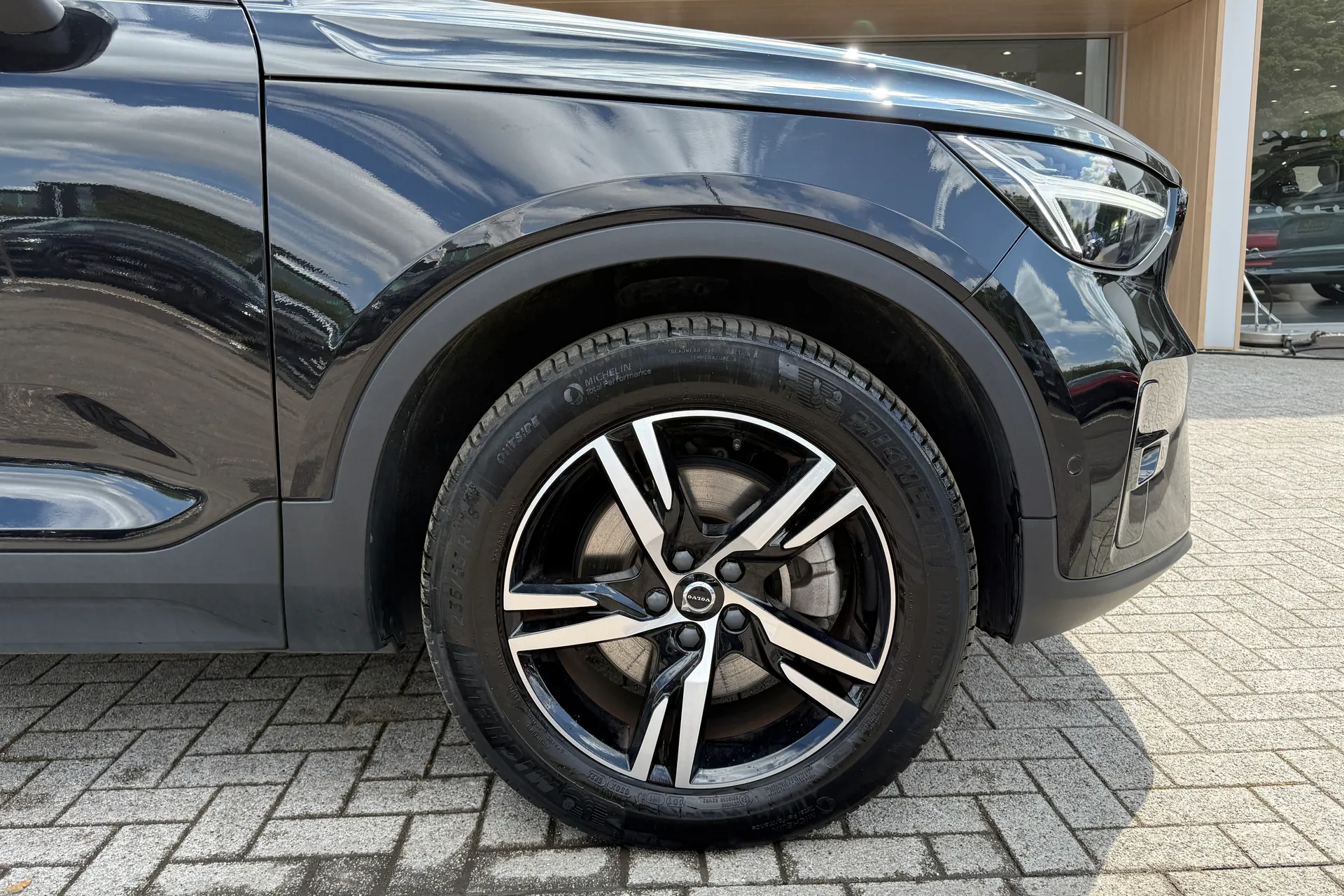 Volvo XC40 thumbnail image number 14