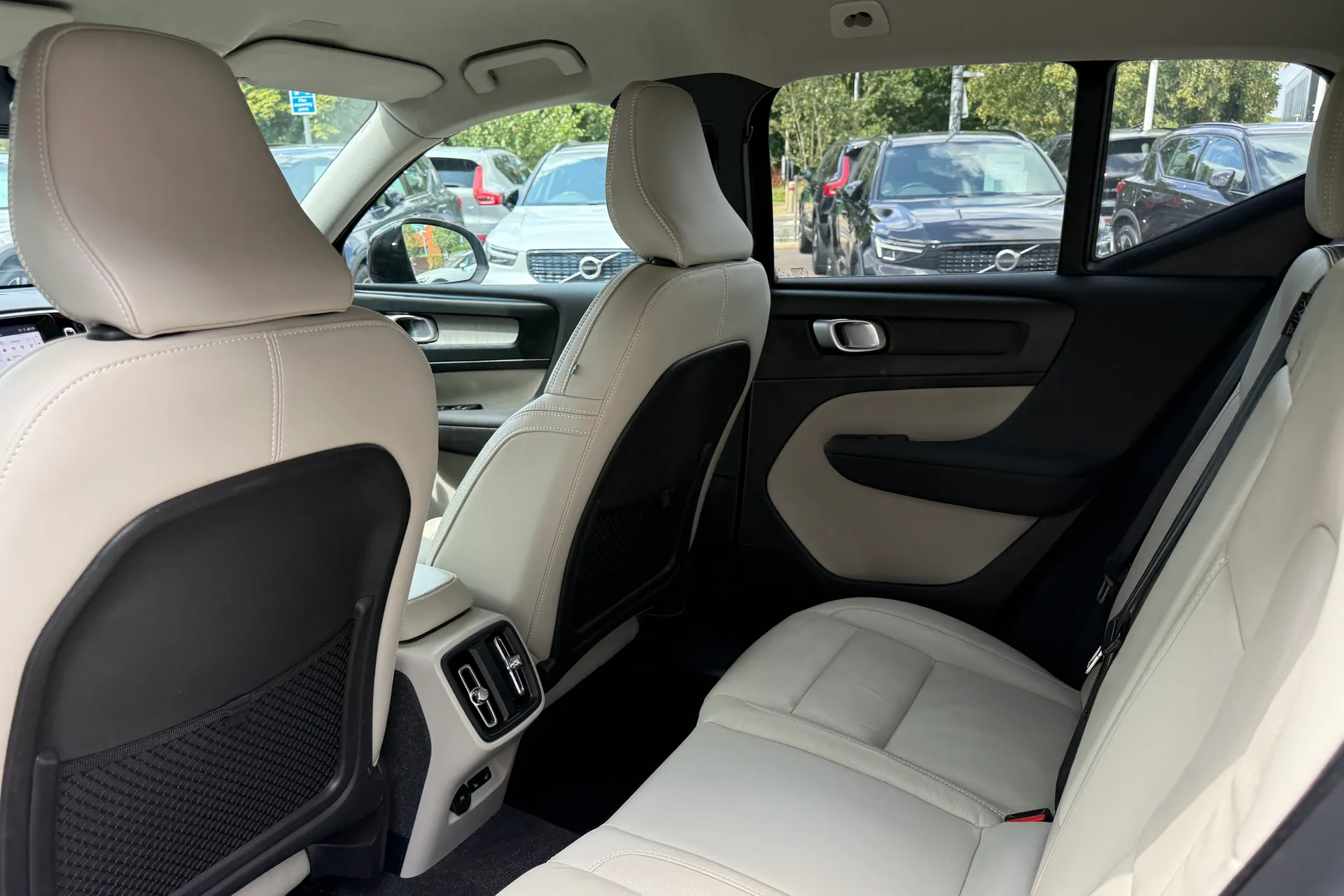 Volvo XC40 thumbnail image number 29