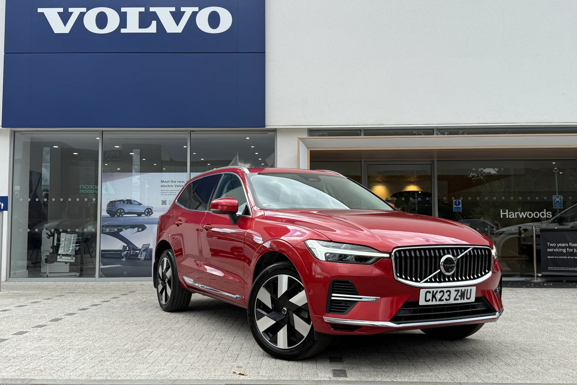Volvo XC60 focused image