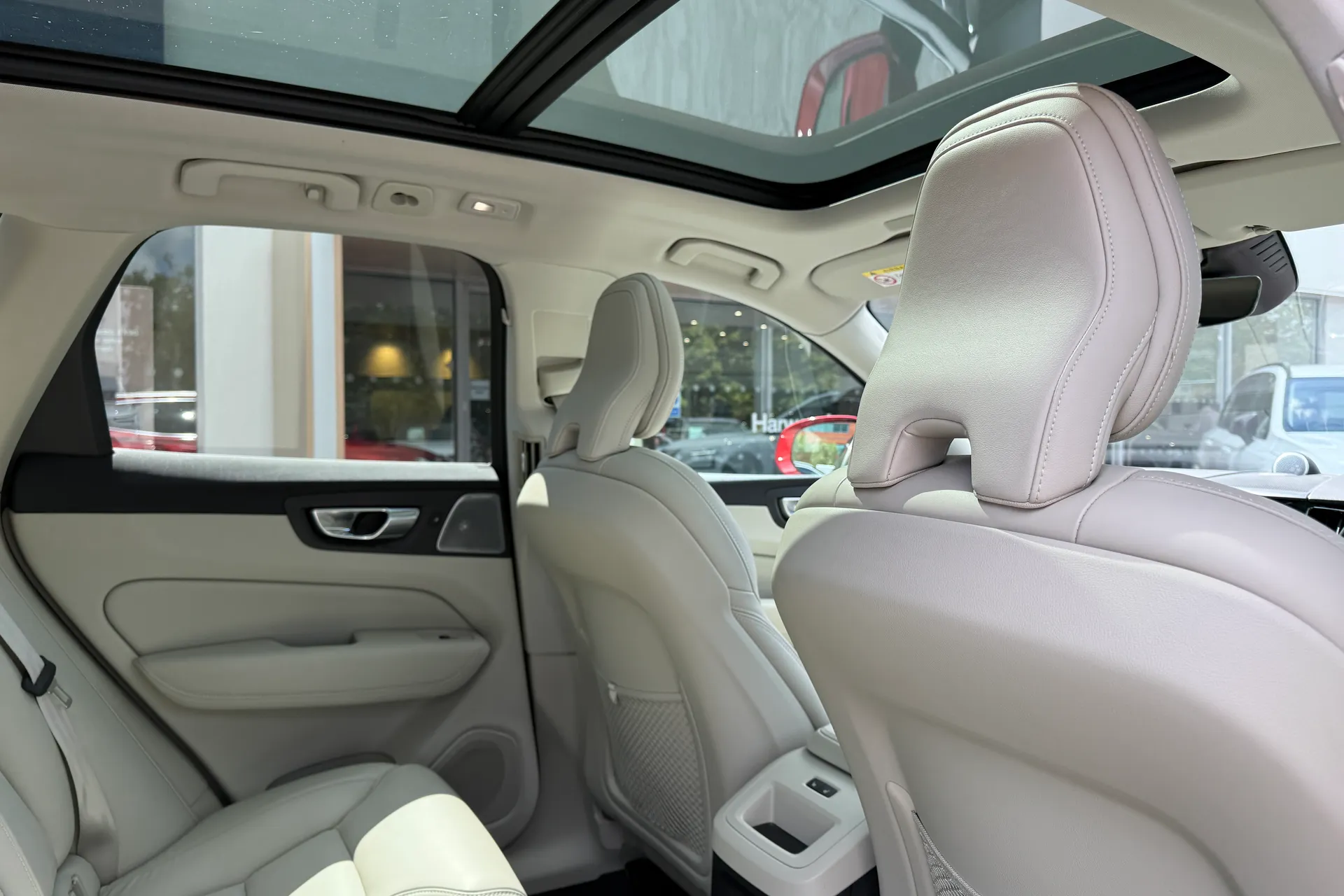 Volvo XC60 thumbnail image number 25
