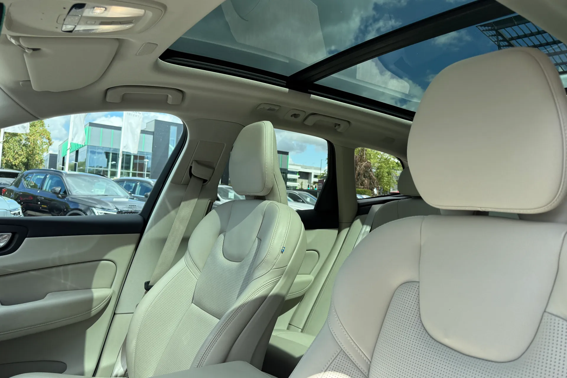 Volvo XC60 thumbnail image number 30