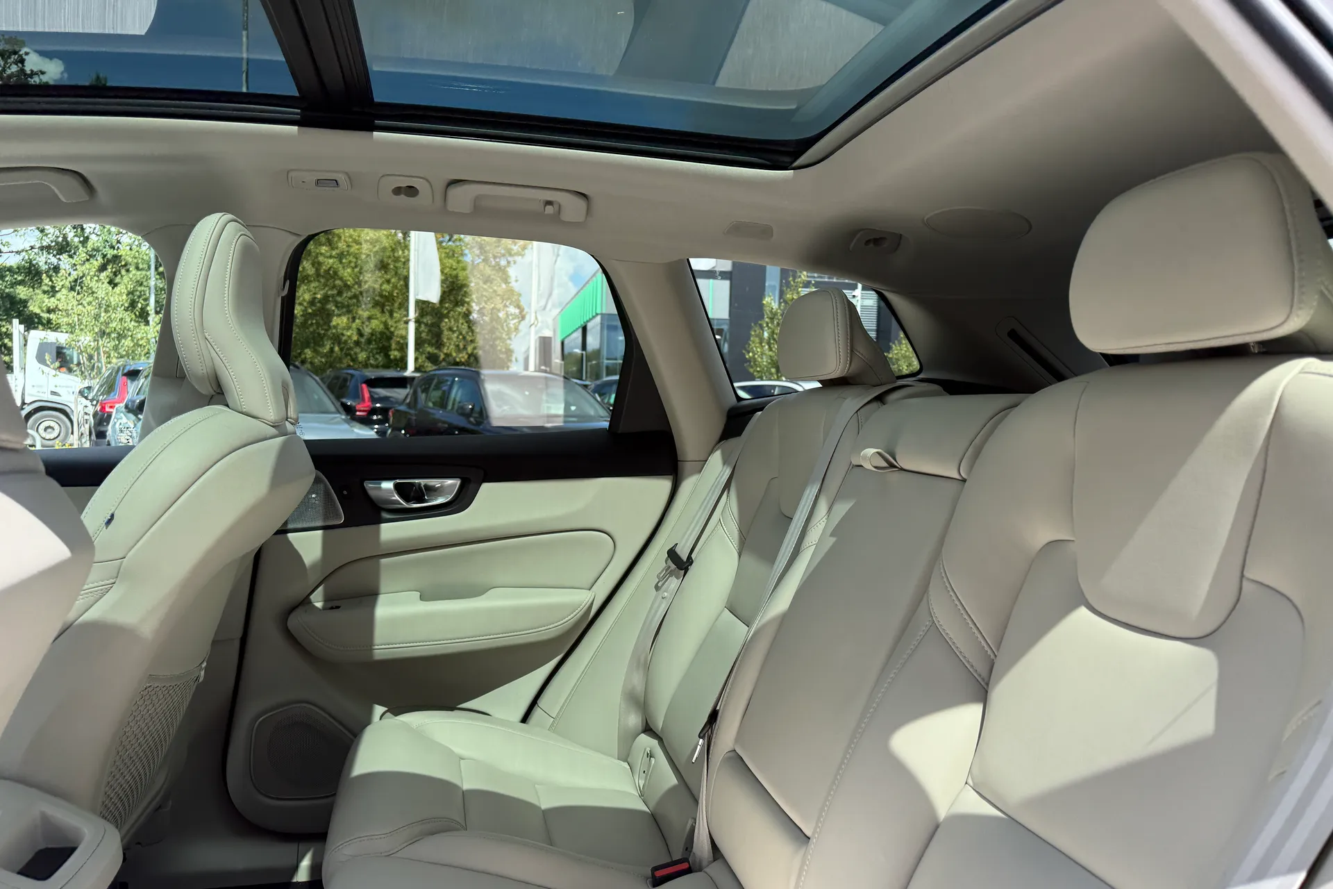 Volvo XC60 thumbnail image number 32