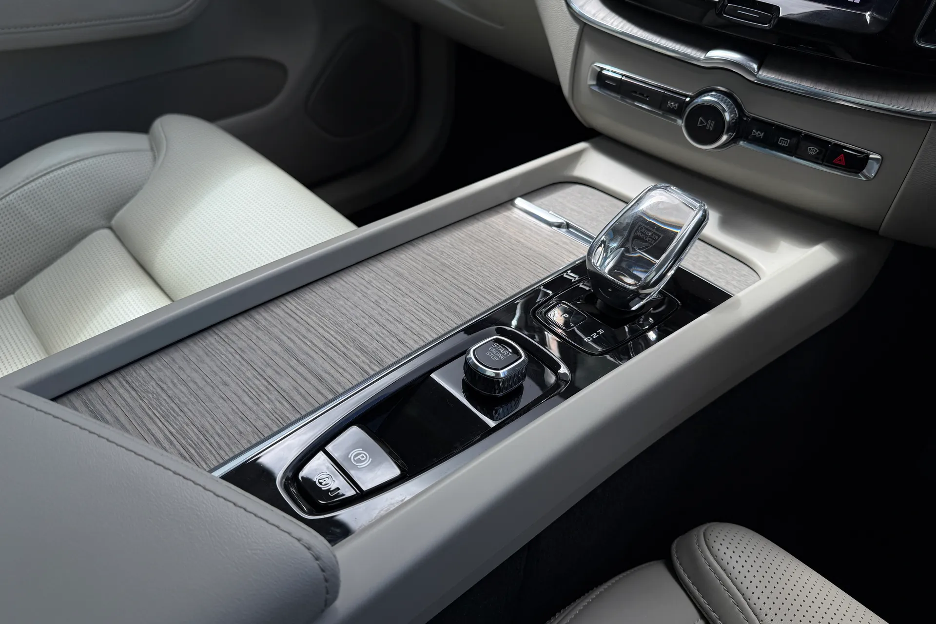 Volvo XC60 thumbnail image number 43