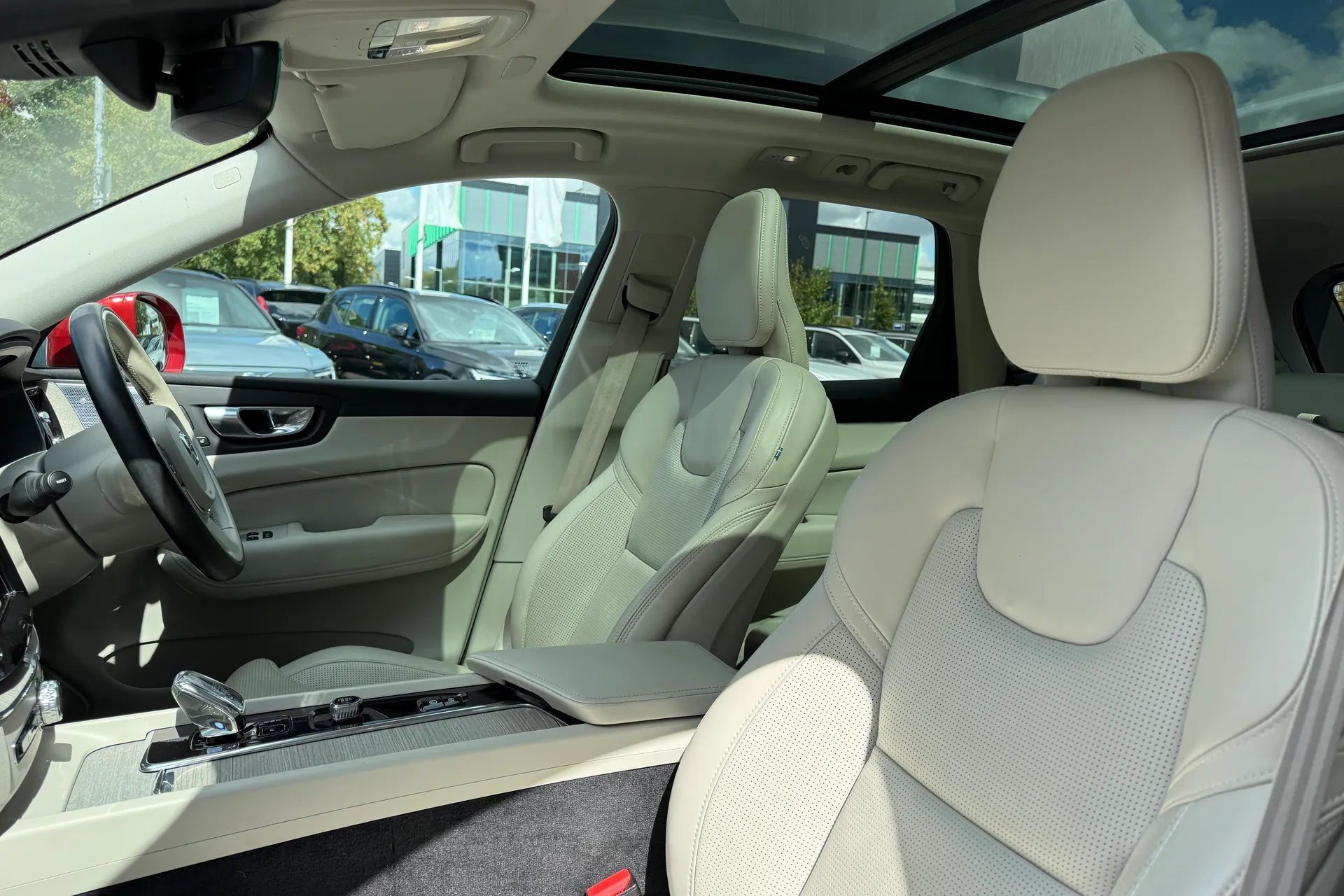 Volvo XC60 thumbnail image number 29