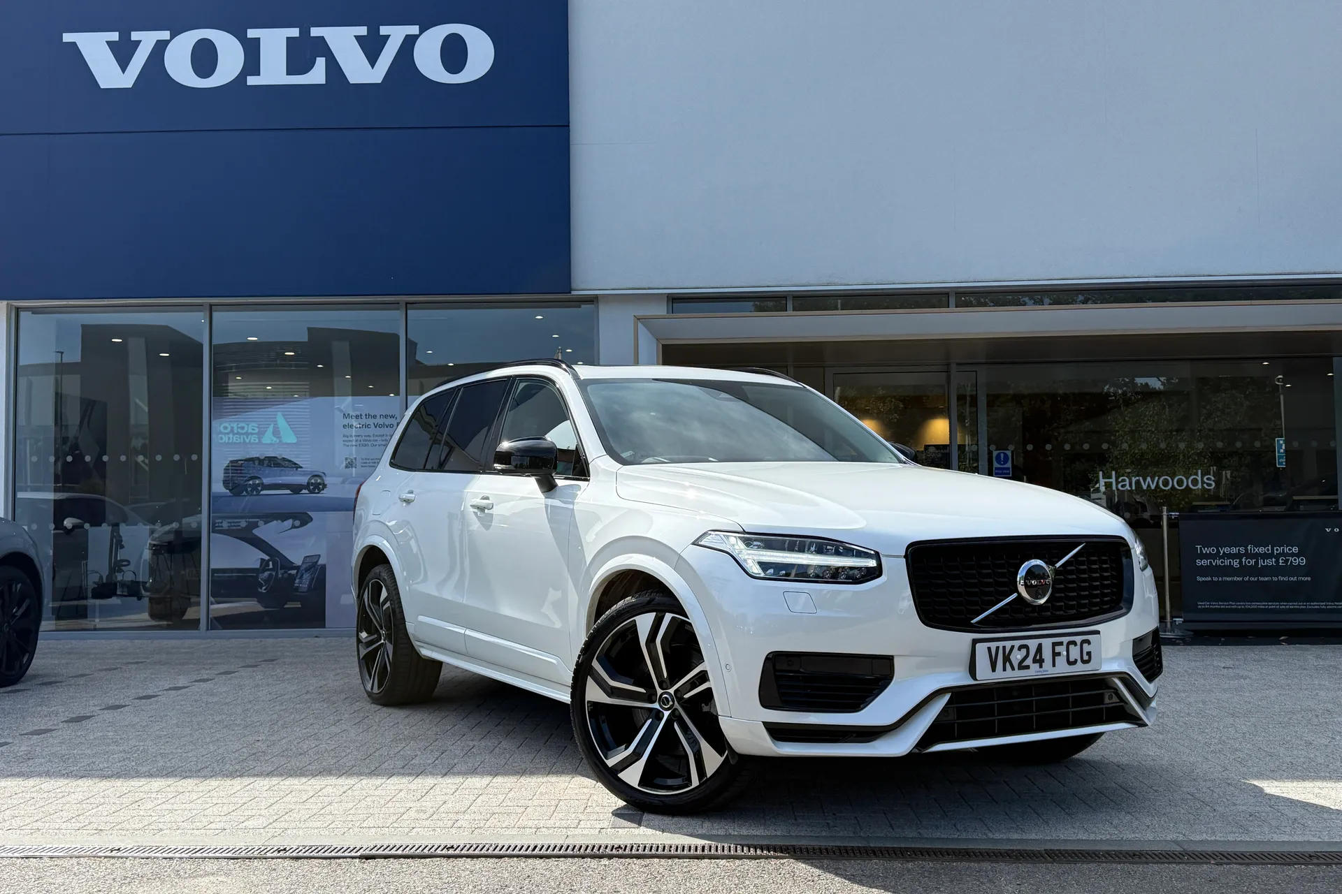 Volvo XC90 focused image