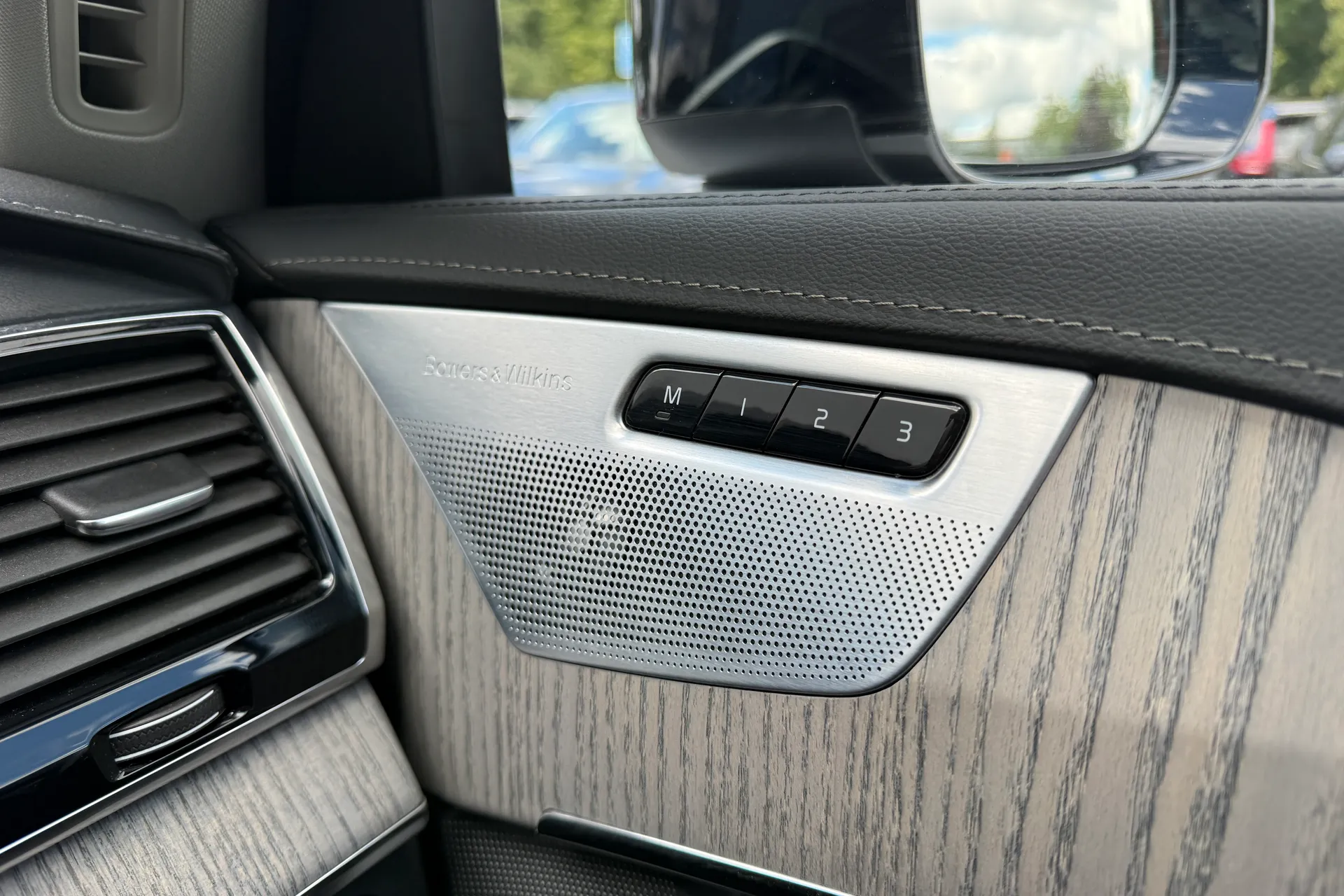Volvo XC90 thumbnail image number 44
