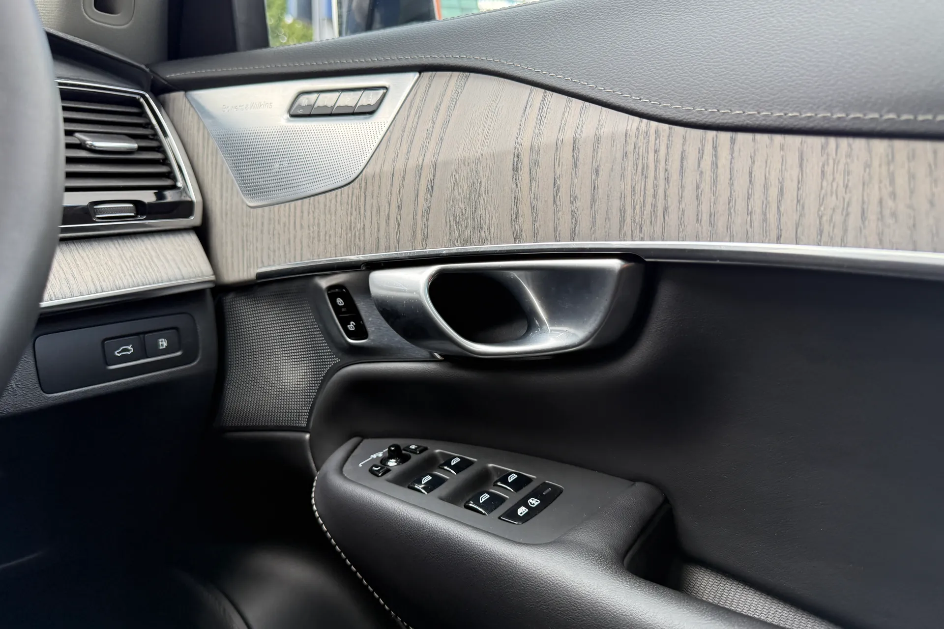 Volvo XC90 thumbnail image number 43
