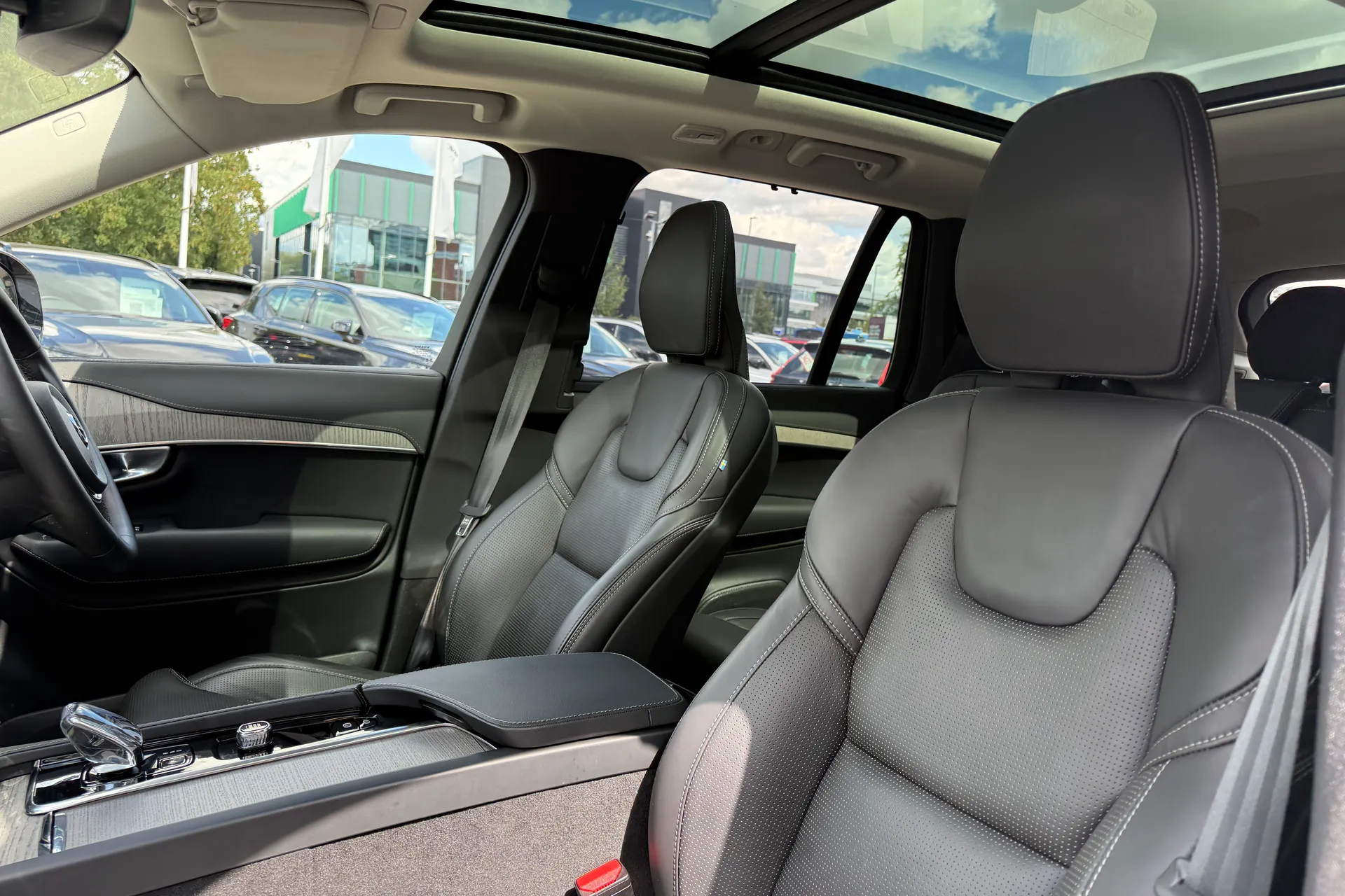 Volvo XC90 thumbnail image number 30