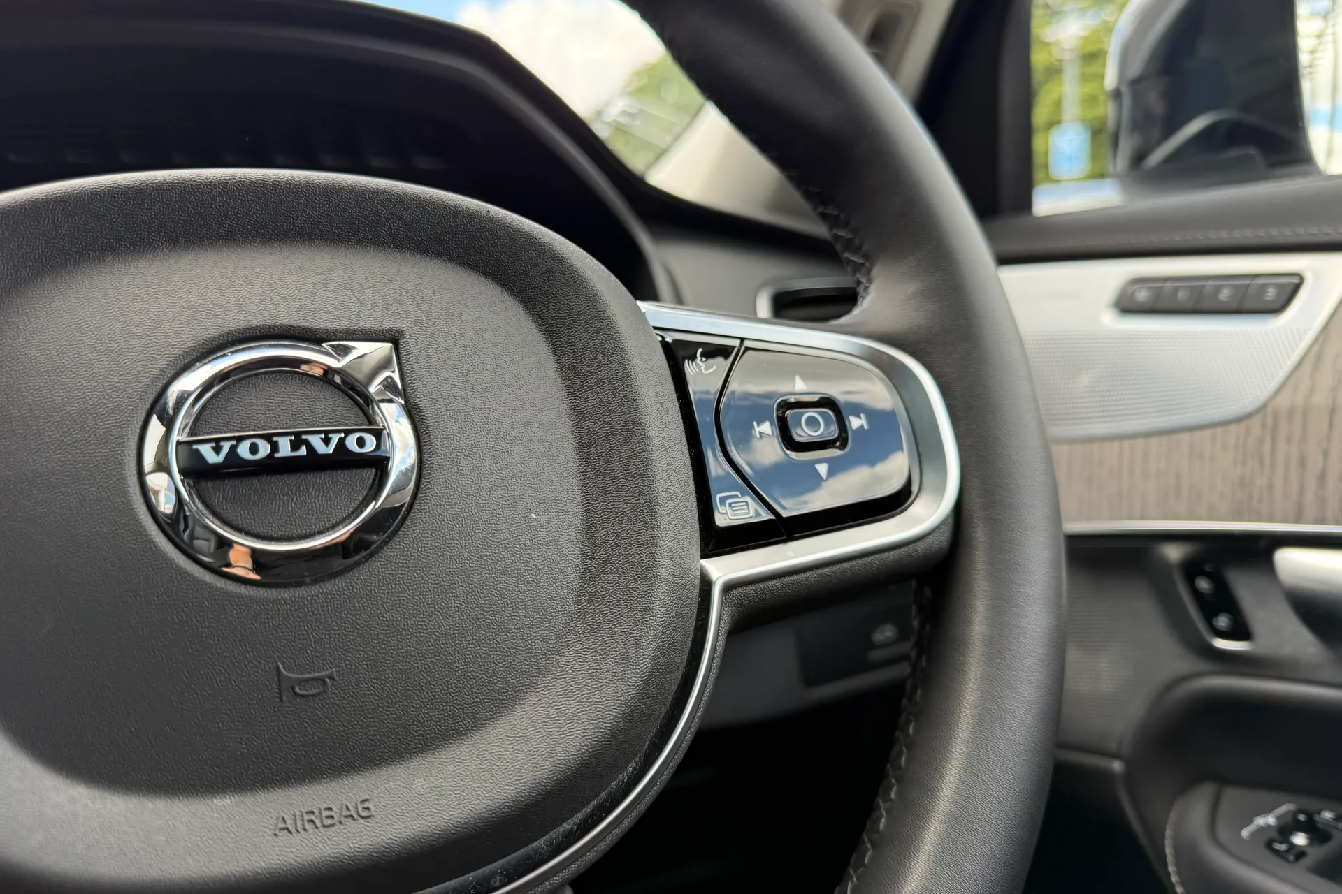 Volvo XC90 thumbnail image number 38