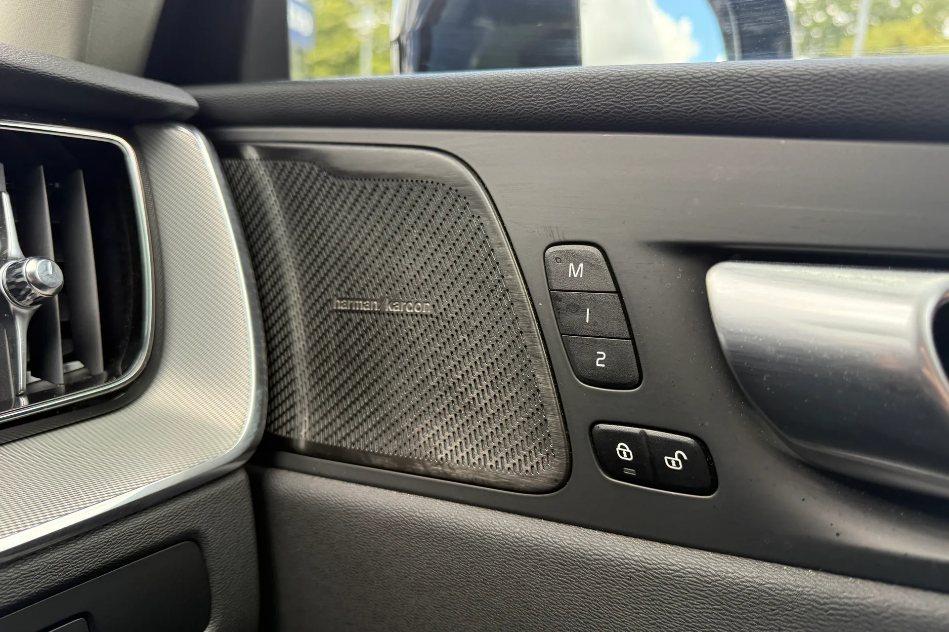 Volvo XC60 thumbnail image number 42