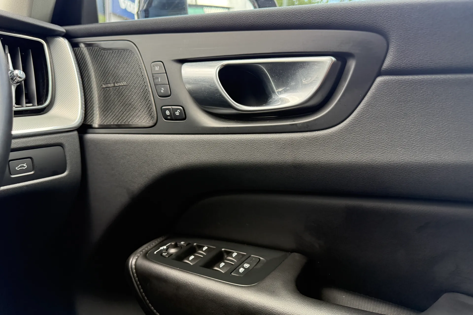 Volvo XC60 thumbnail image number 41