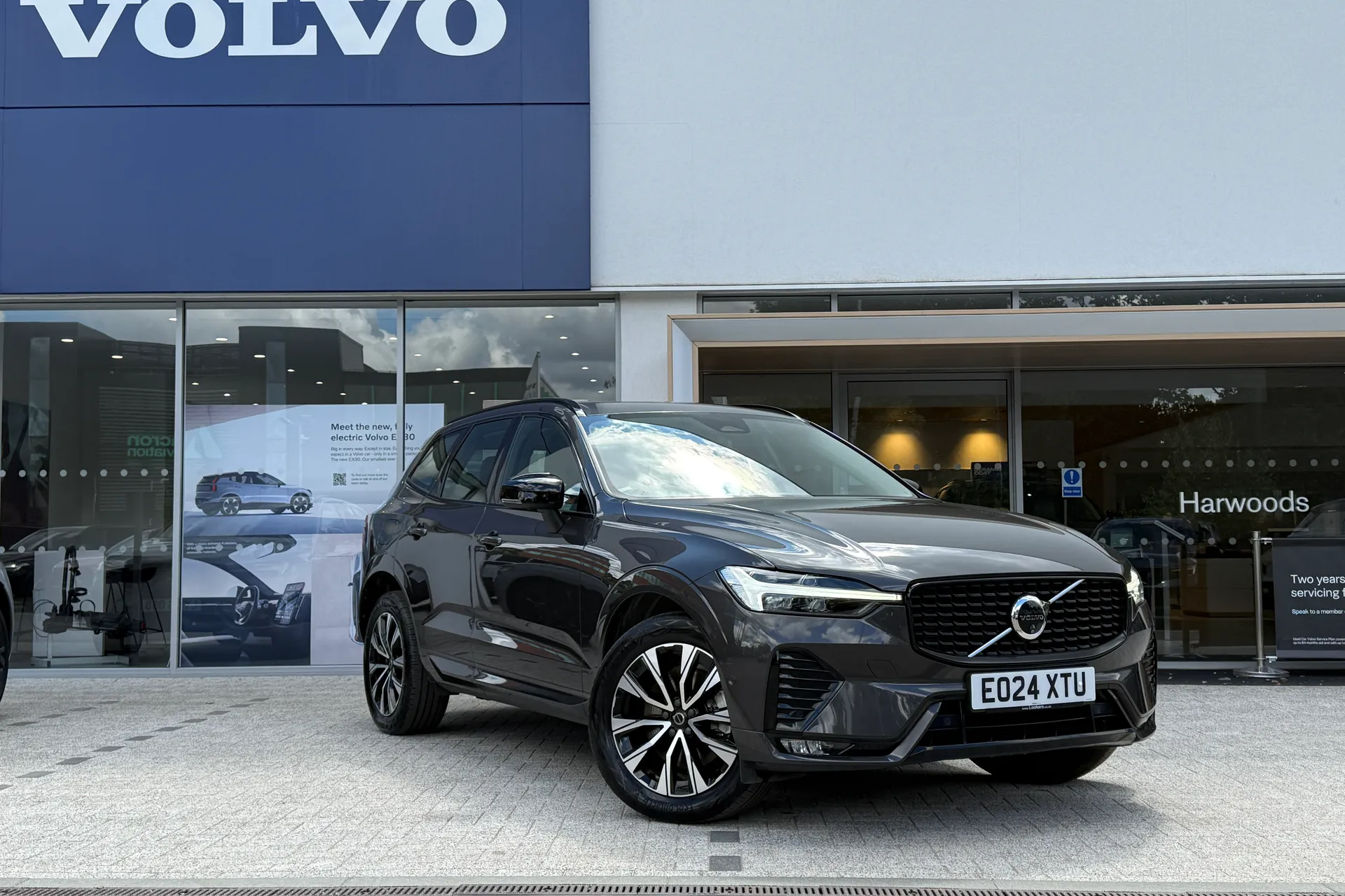 Volvo XC60 focused image